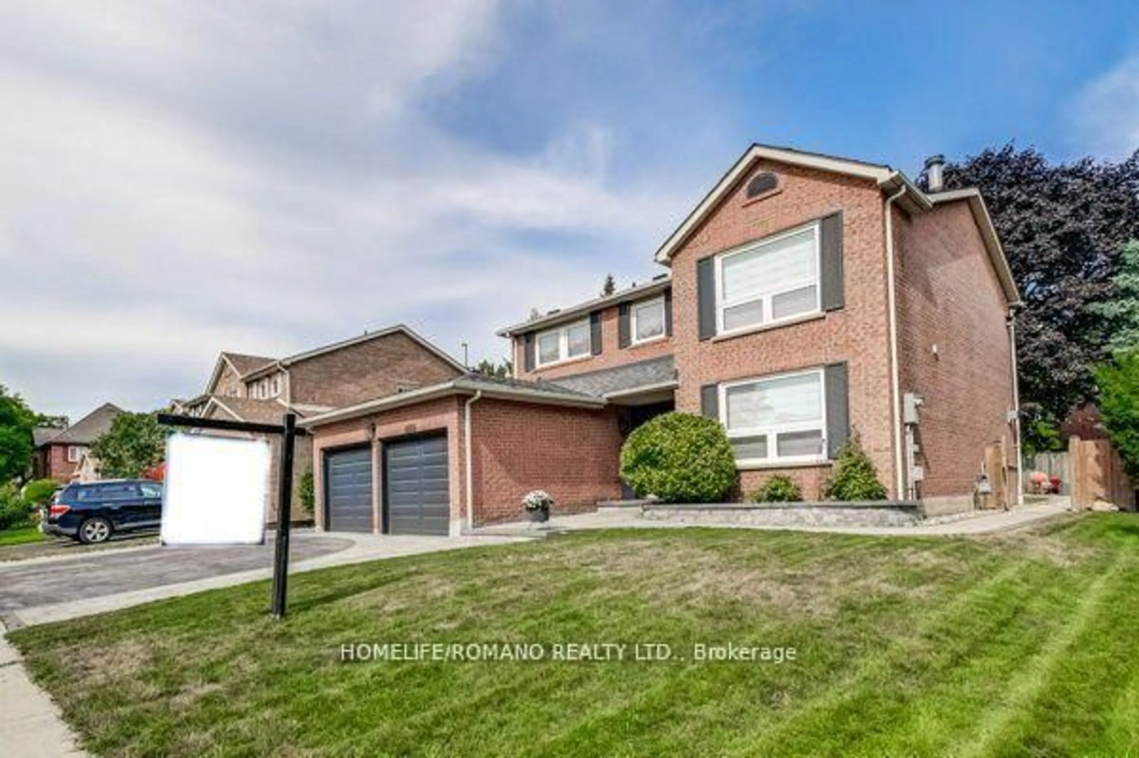 Home with brick exterior material, street for 10 Glen Hill Dr, Whitby Ontario L1N 6Z9