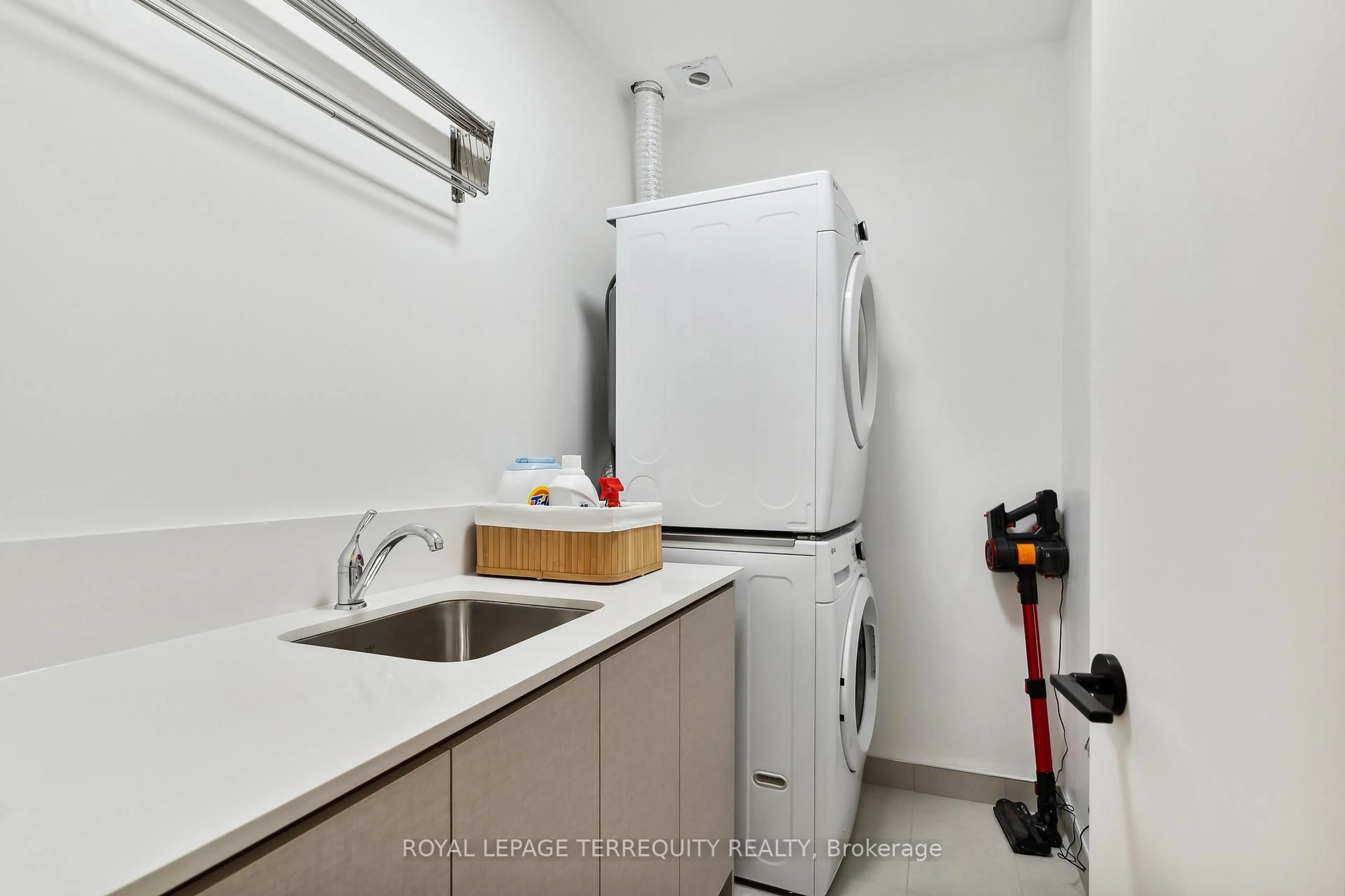 Unknown for 1285 Queen St #607, Toronto Ontario M4L 1C2