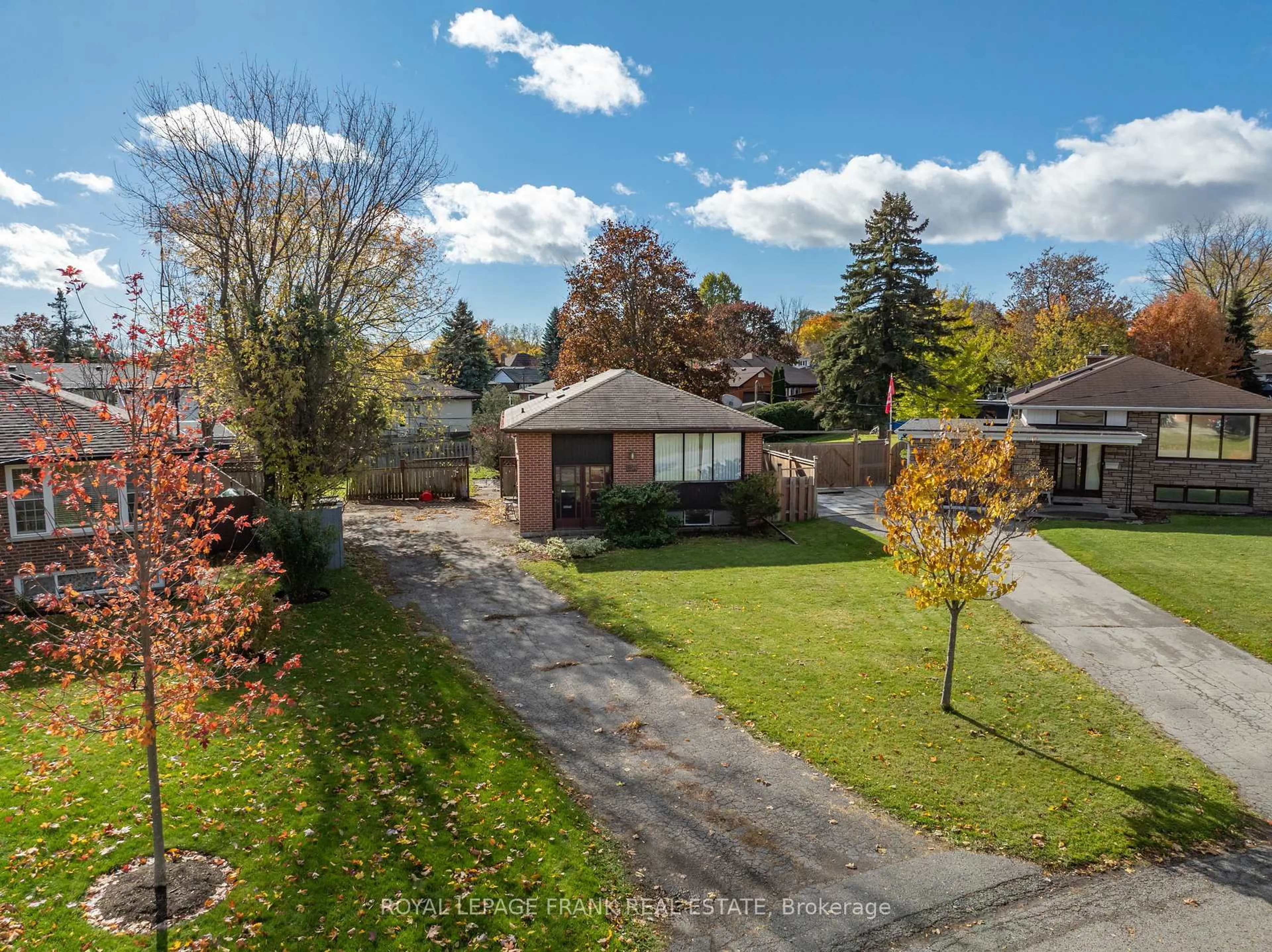 A pic from outside/outdoor area/front of a property/back of a property/a pic from drone, street for 23 Sunset Rd, Clarington Ontario L1C 2E5