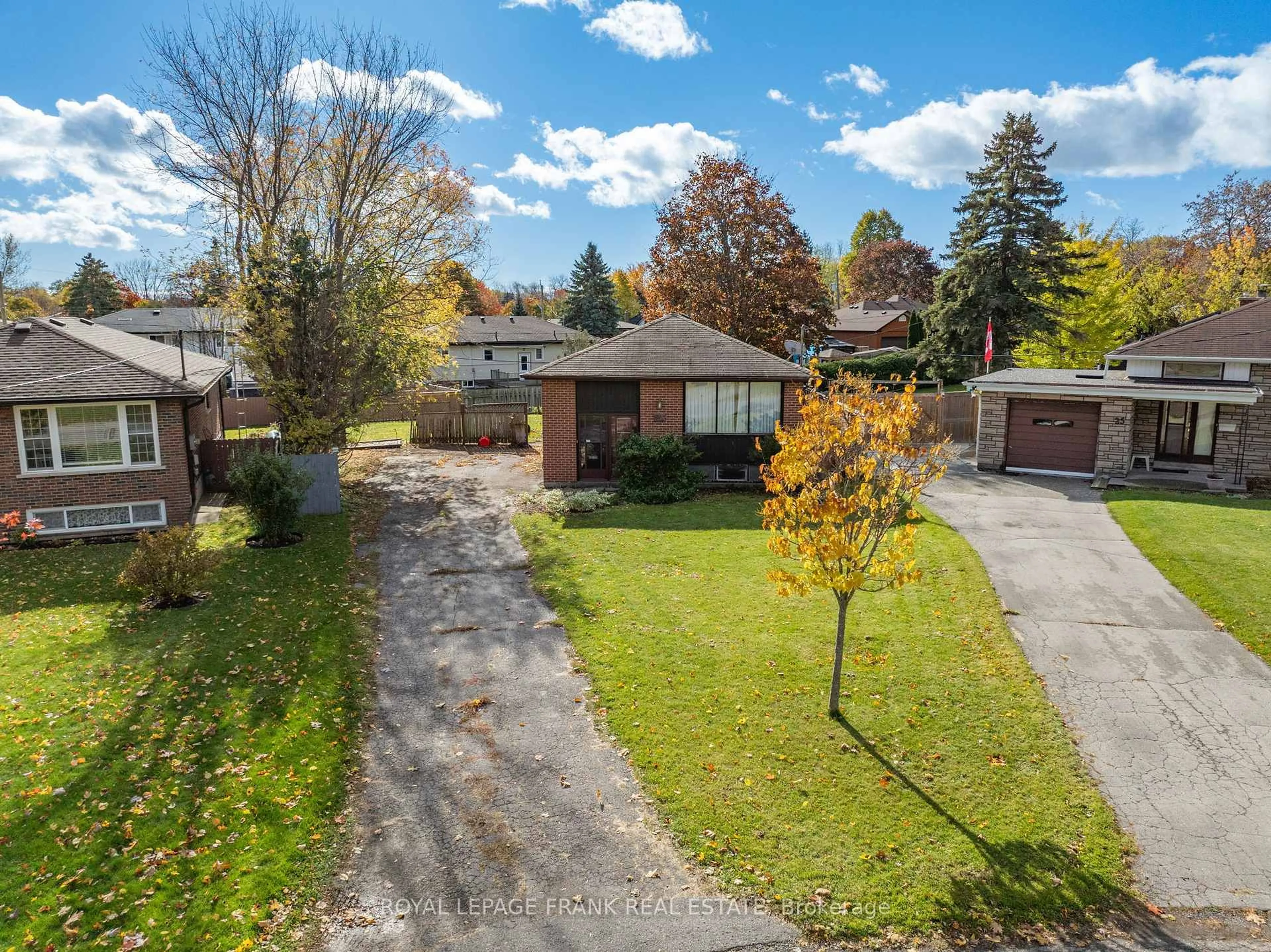 A pic from outside/outdoor area/front of a property/back of a property/a pic from drone, street for 23 Sunset Rd, Clarington Ontario L1C 2E5