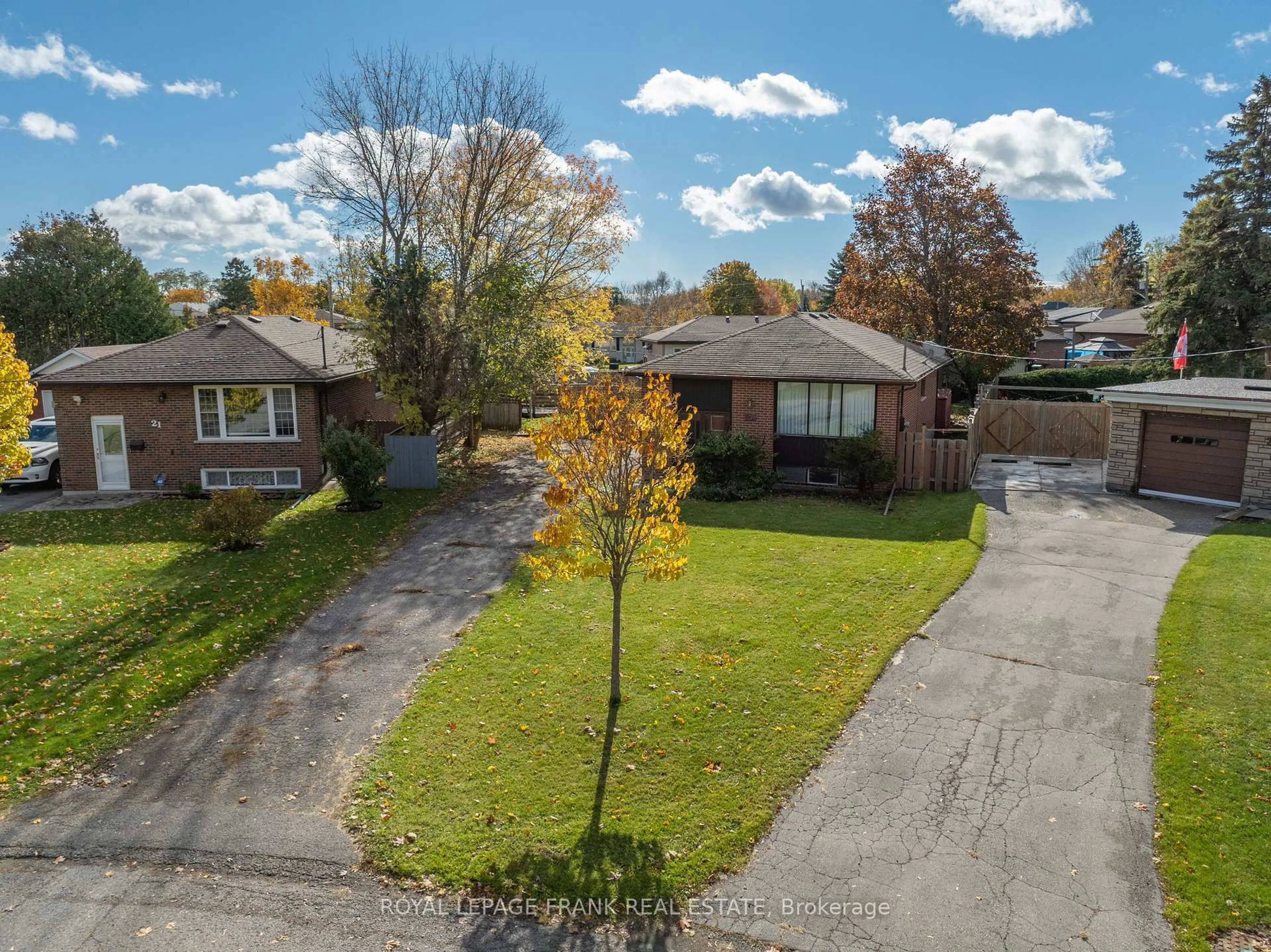 A pic from outside/outdoor area/front of a property/back of a property/a pic from drone, street for 23 Sunset Rd, Clarington Ontario L1C 2E5