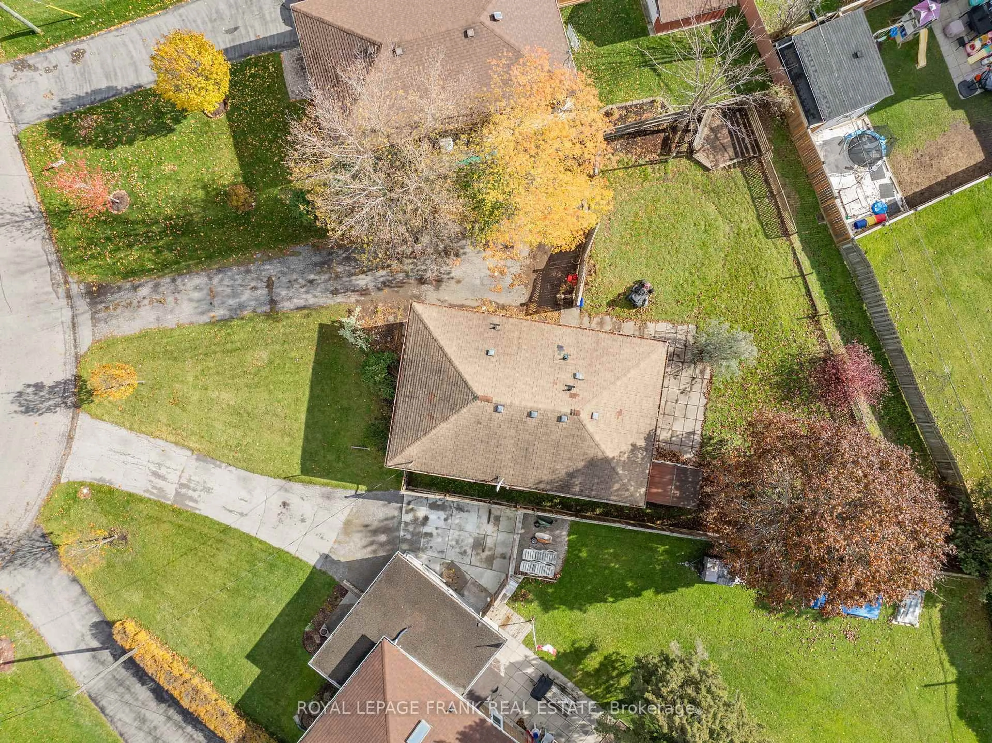 A pic from outside/outdoor area/front of a property/back of a property/a pic from drone, street for 23 Sunset Rd, Clarington Ontario L1C 2E5