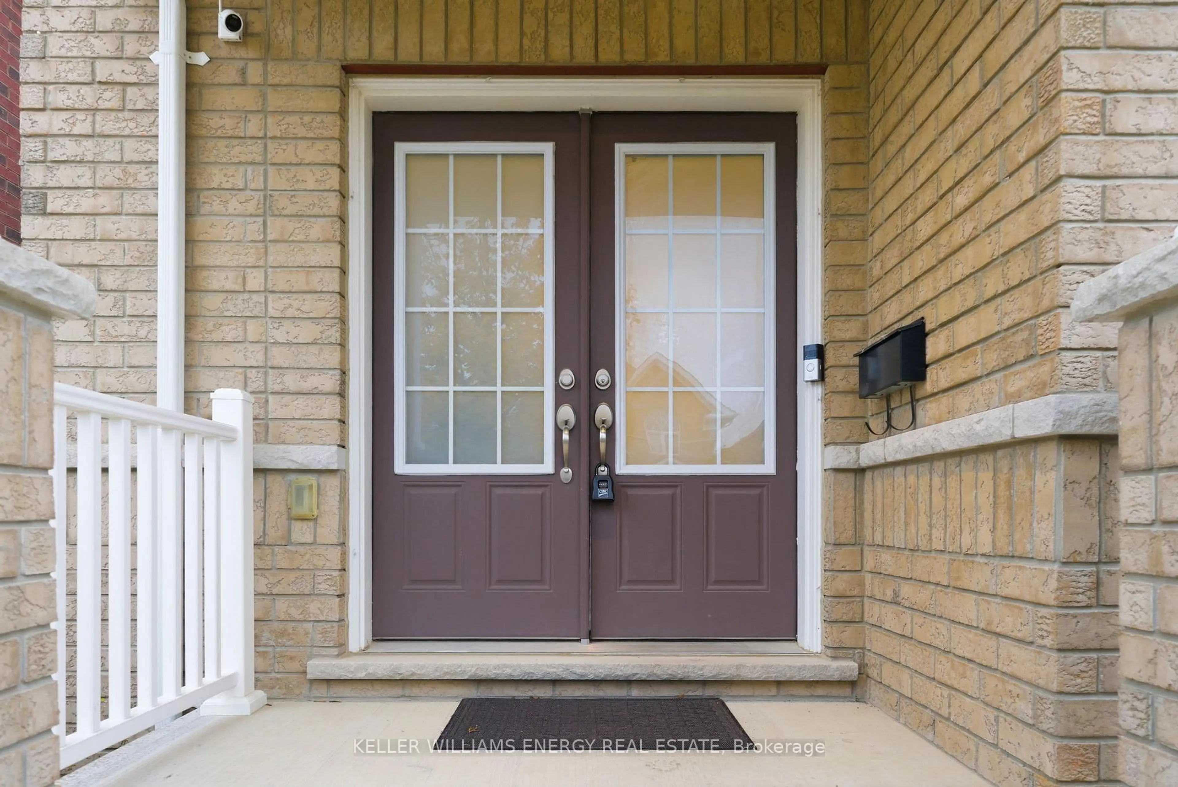 Indoor entryway for 1781 William Lott Dr, Oshawa Ontario L1K 0Y2