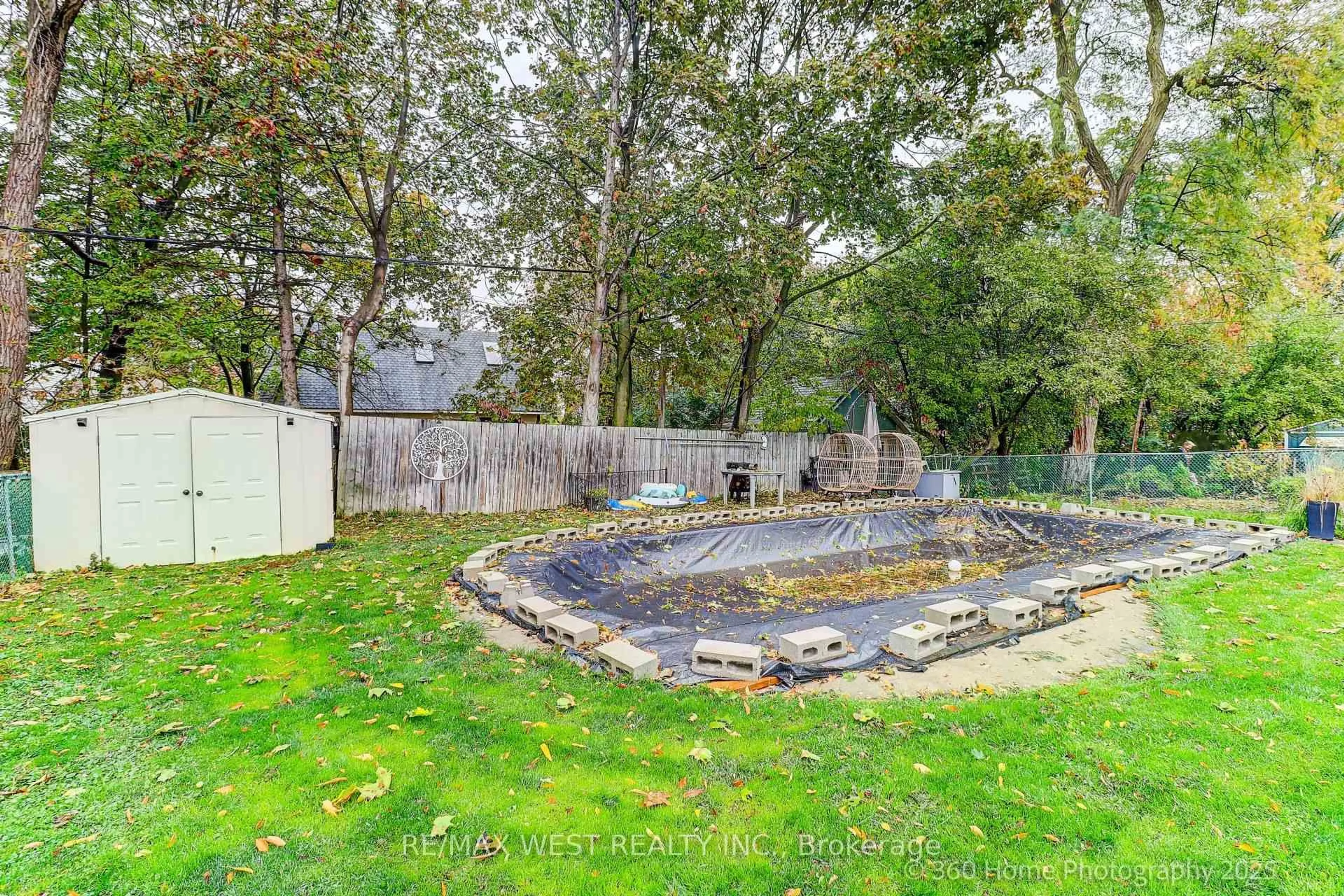 Patio, water/lake/river/ocean view for 184 Oakridge Dr, Toronto Ontario M1M 2B1