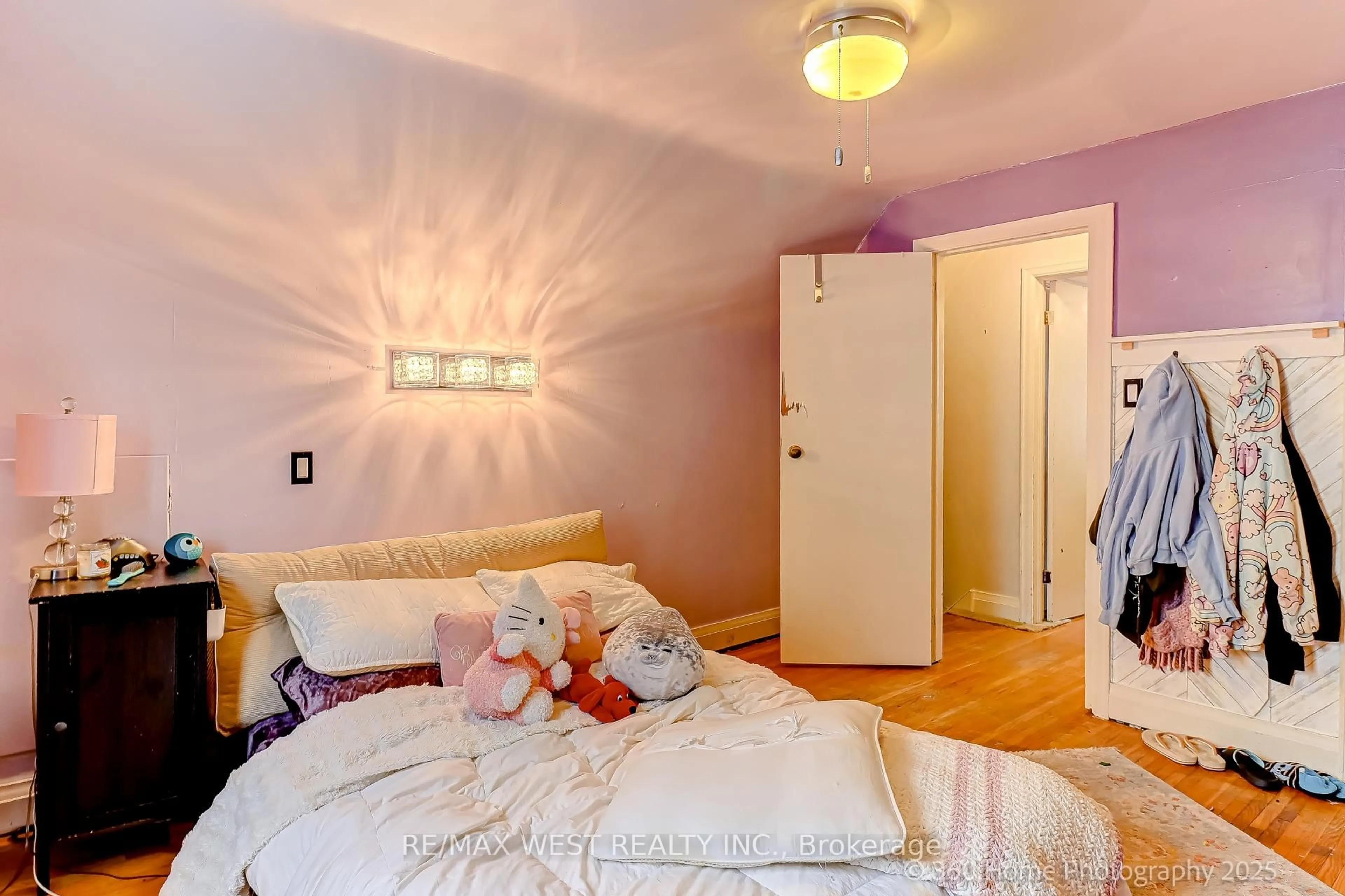 Bedroom with bed, wood/laminate floor for 184 Oakridge Dr, Toronto Ontario M1M 2B1