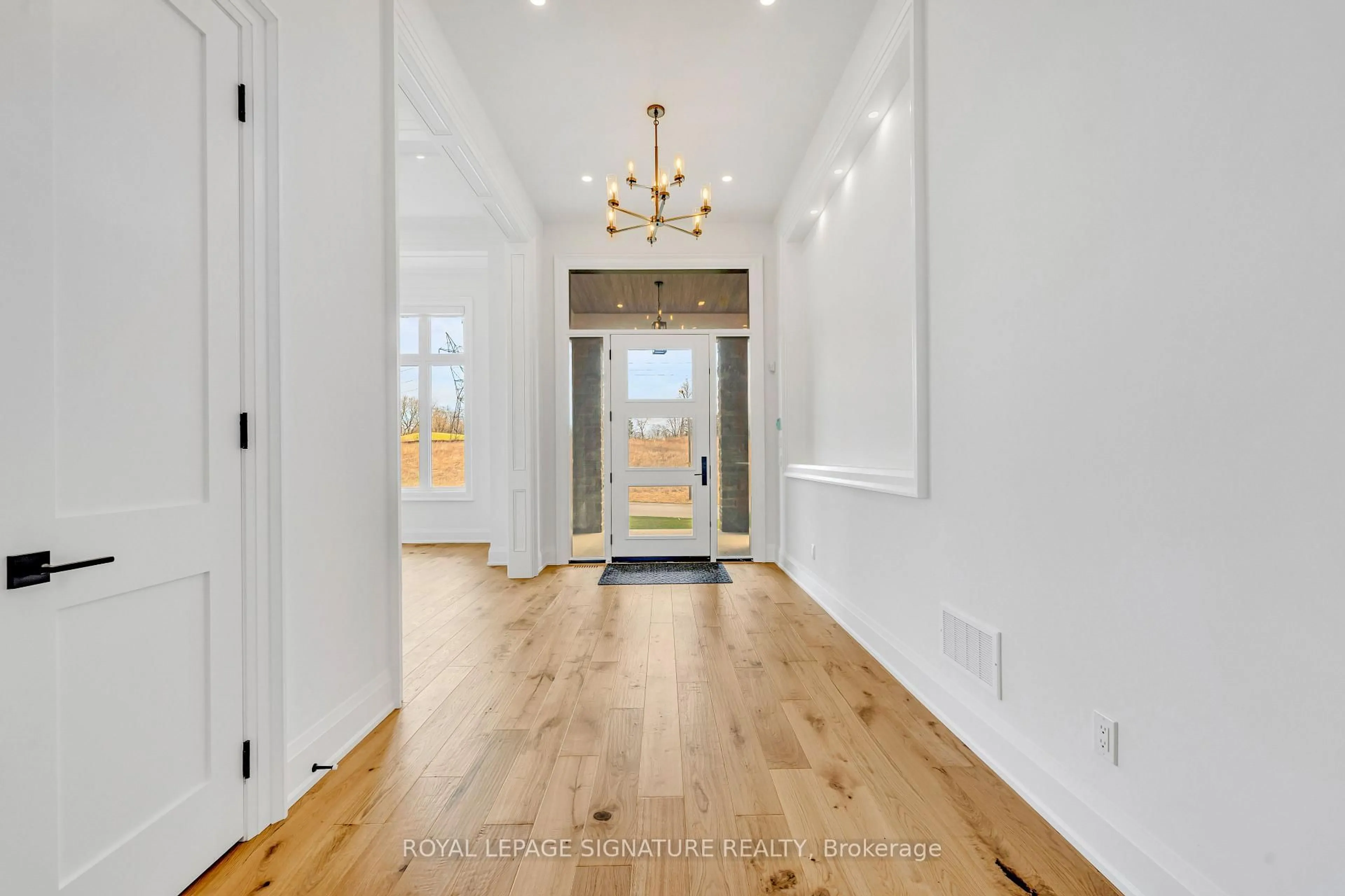 Indoor entryway for 10 Franklin Cres, Whitby Ontario L0B 1A0