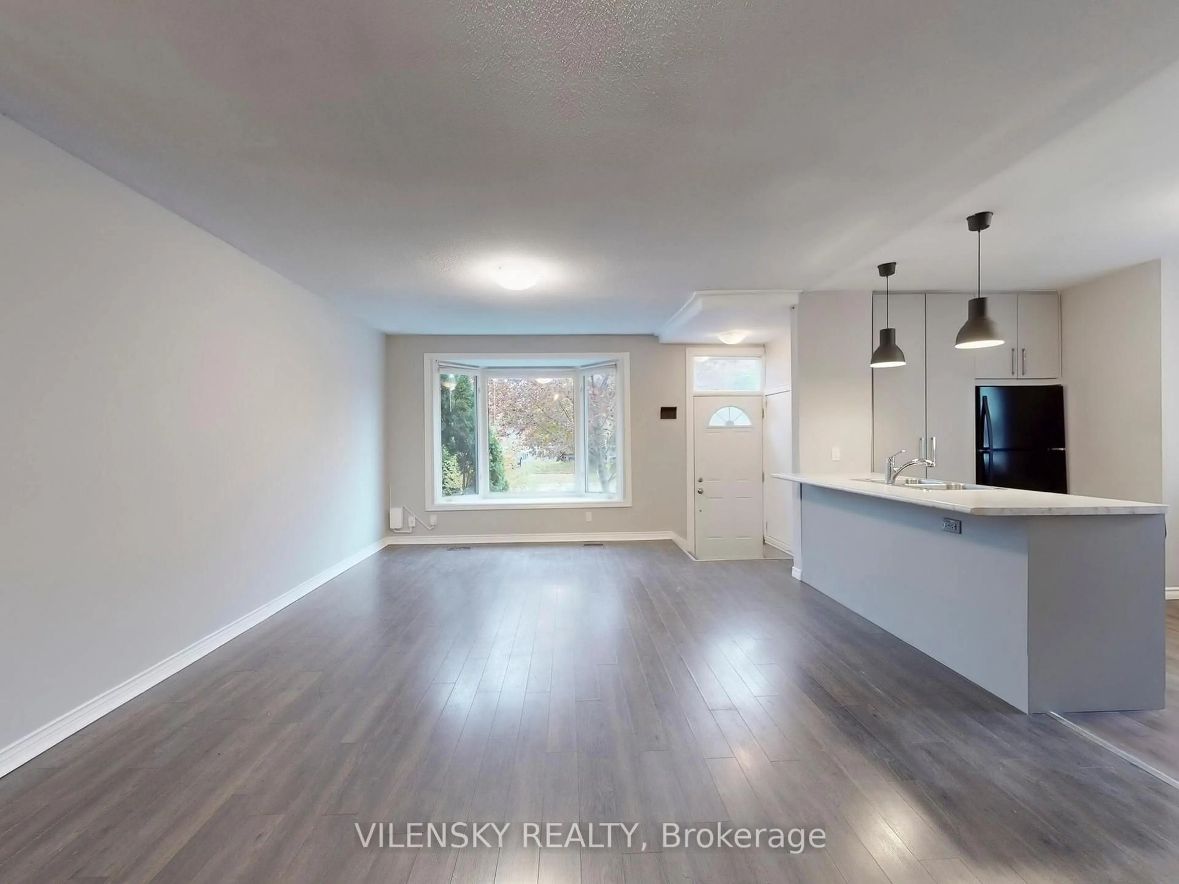 Unknown for 333 Rosedale Dr, Whitby Ontario L1N 1Z2