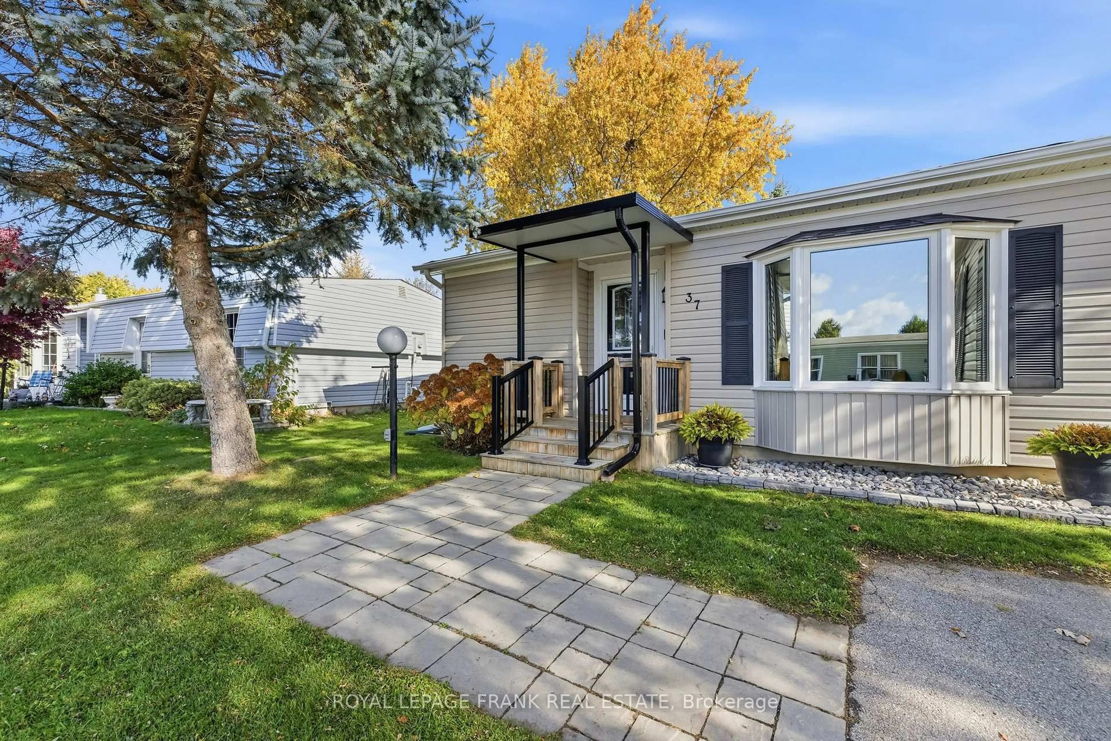 Unknown for 37 Fairway Dr, Clarington Ontario L1B 1B4