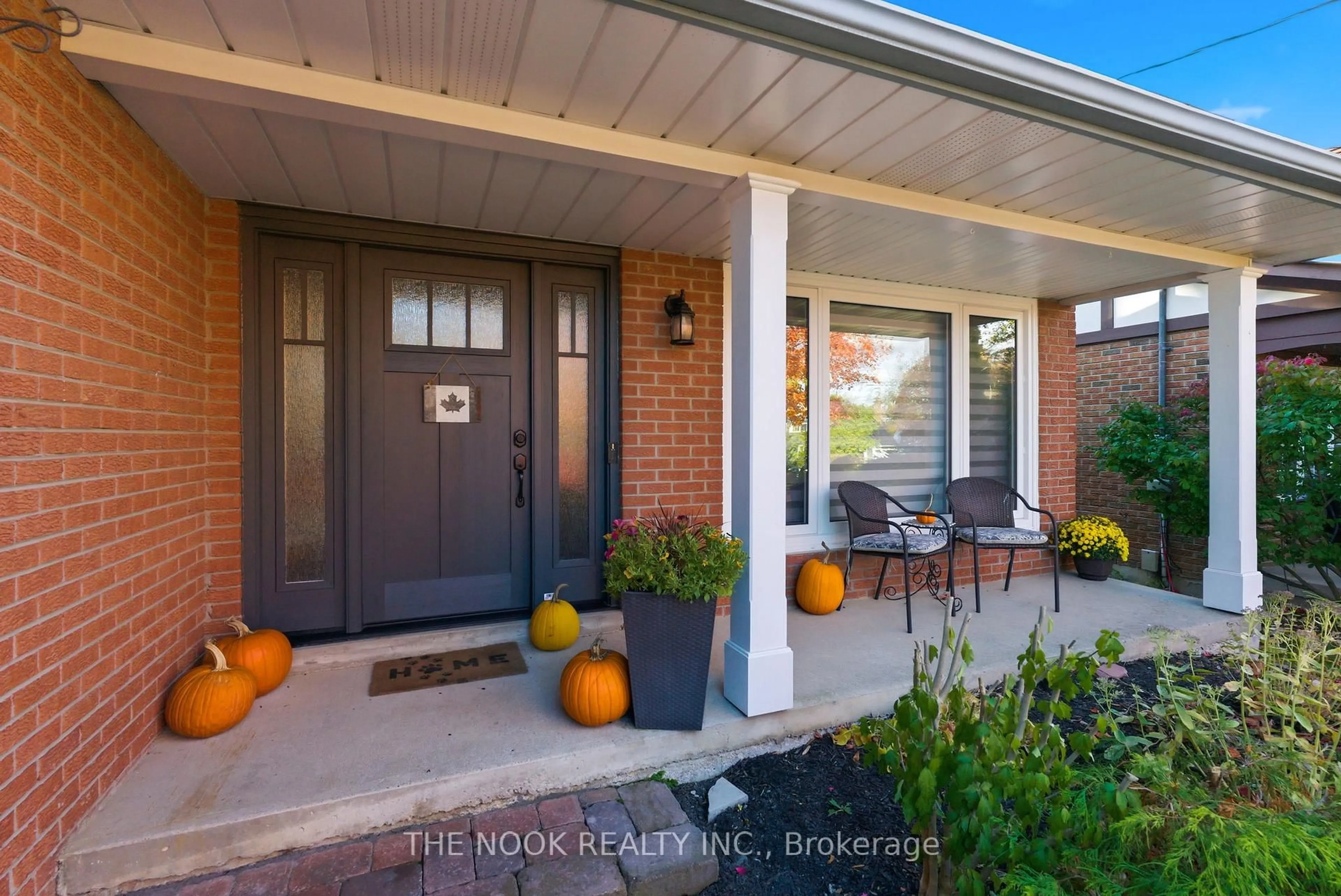 Indoor entryway for 512 Athol St, Whitby Ontario L1N 6L7
