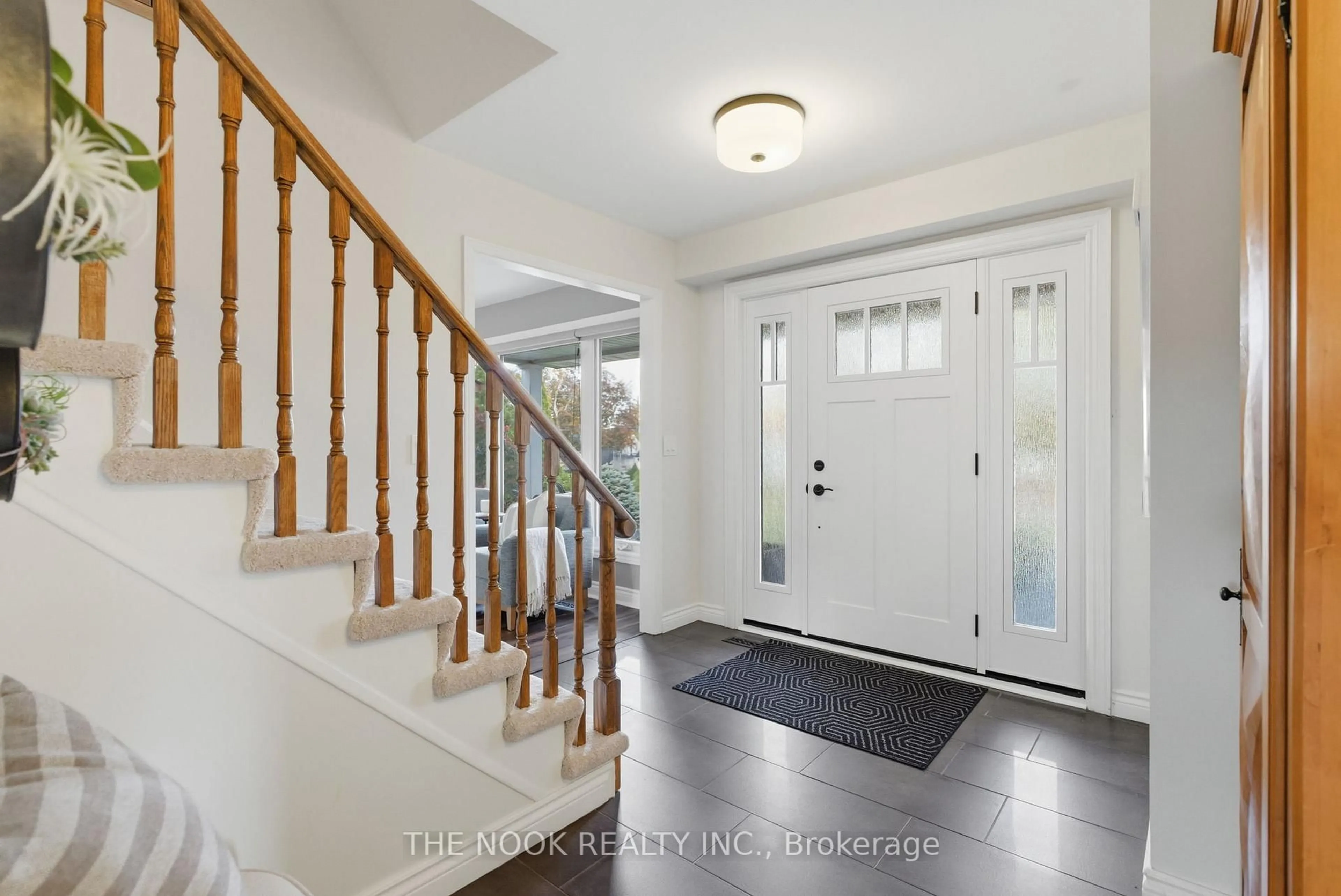Indoor entryway for 512 Athol St, Whitby Ontario L1N 6L7