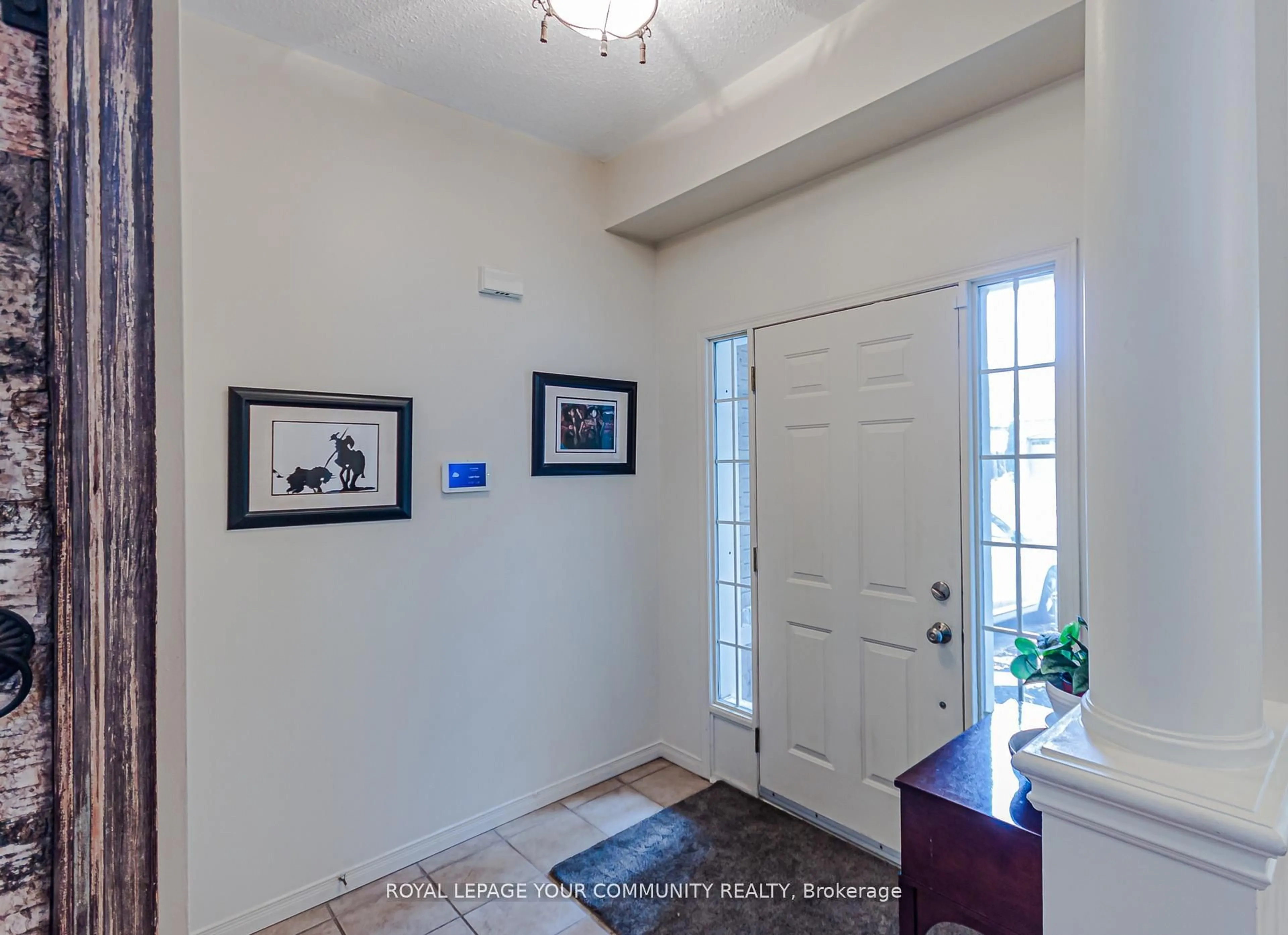 Indoor entryway for 1516 Skyview St, Oshawa Ontario L1K 2S3