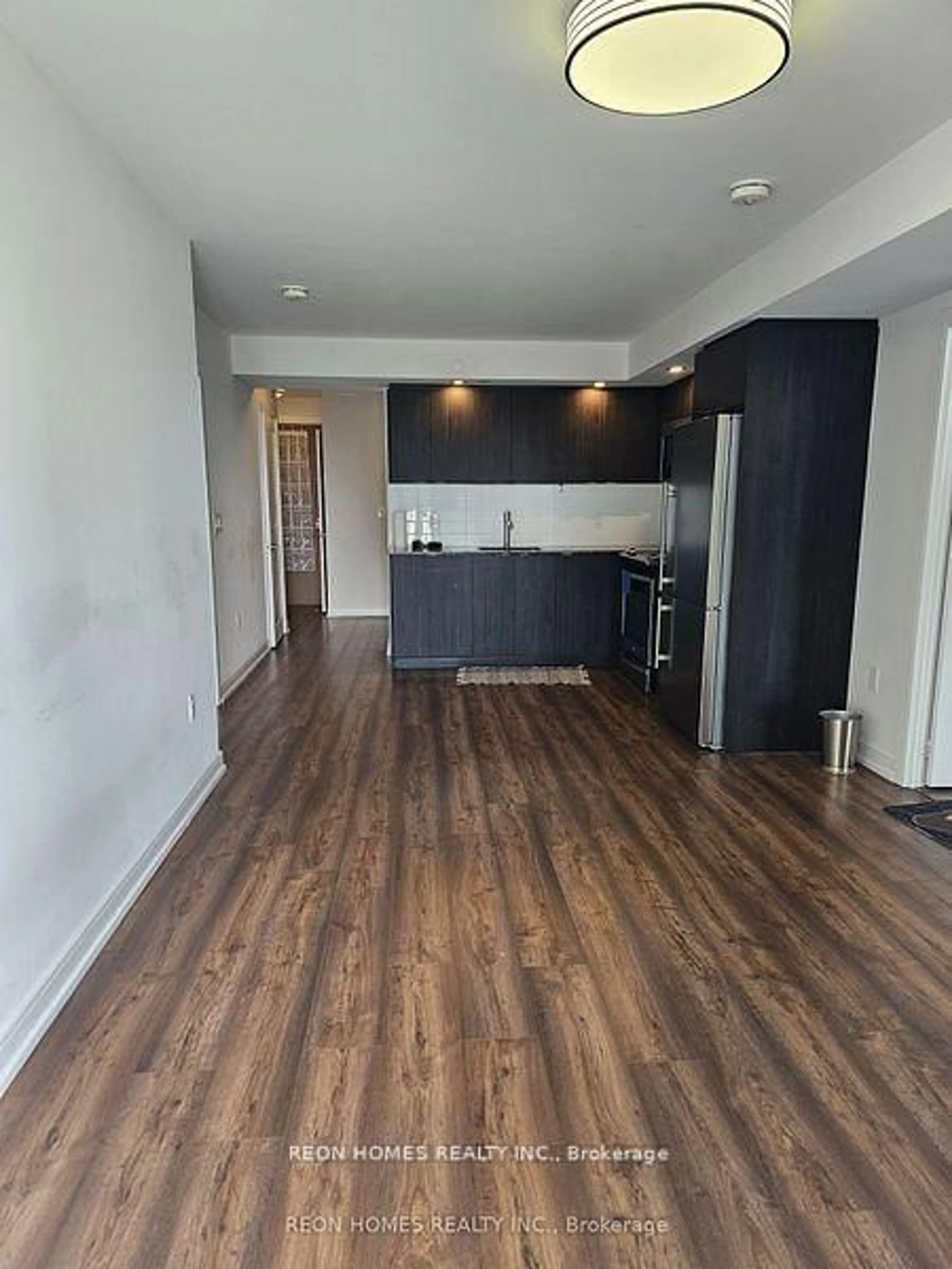 A pic of a room for 225 Village Green Sq #606, Toronto Ontario M1S 0N4