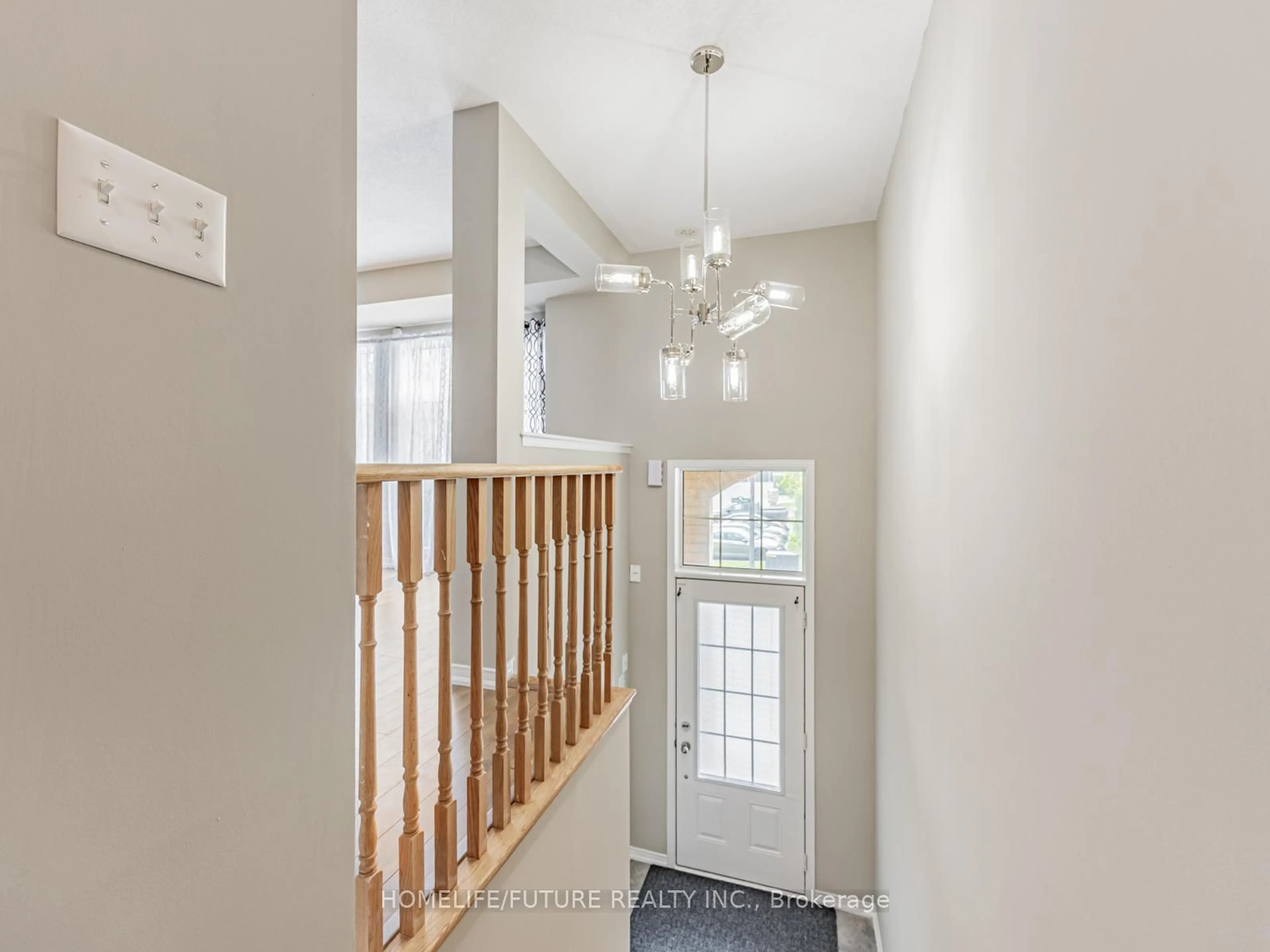 Indoor entryway for 2611 Deputy Minister Path, Oshawa Ontario L1L 0M7