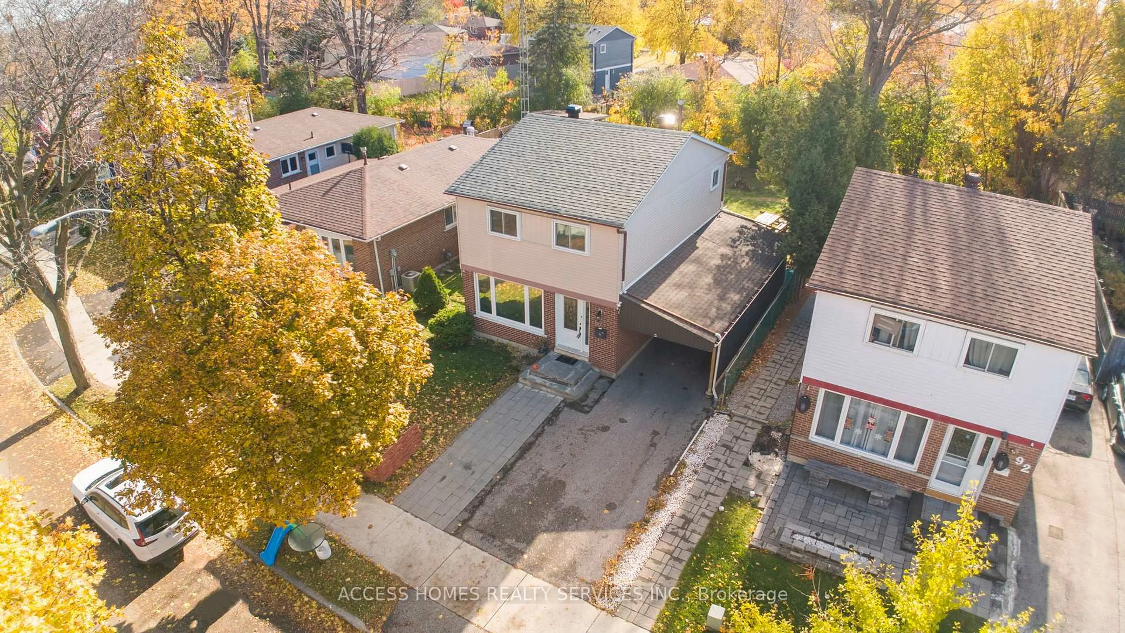 A pic from outside/outdoor area/front of a property/back of a property/a pic from drone, street for 90 Dunsfold Dr, Toronto Ontario M1B 1T6
