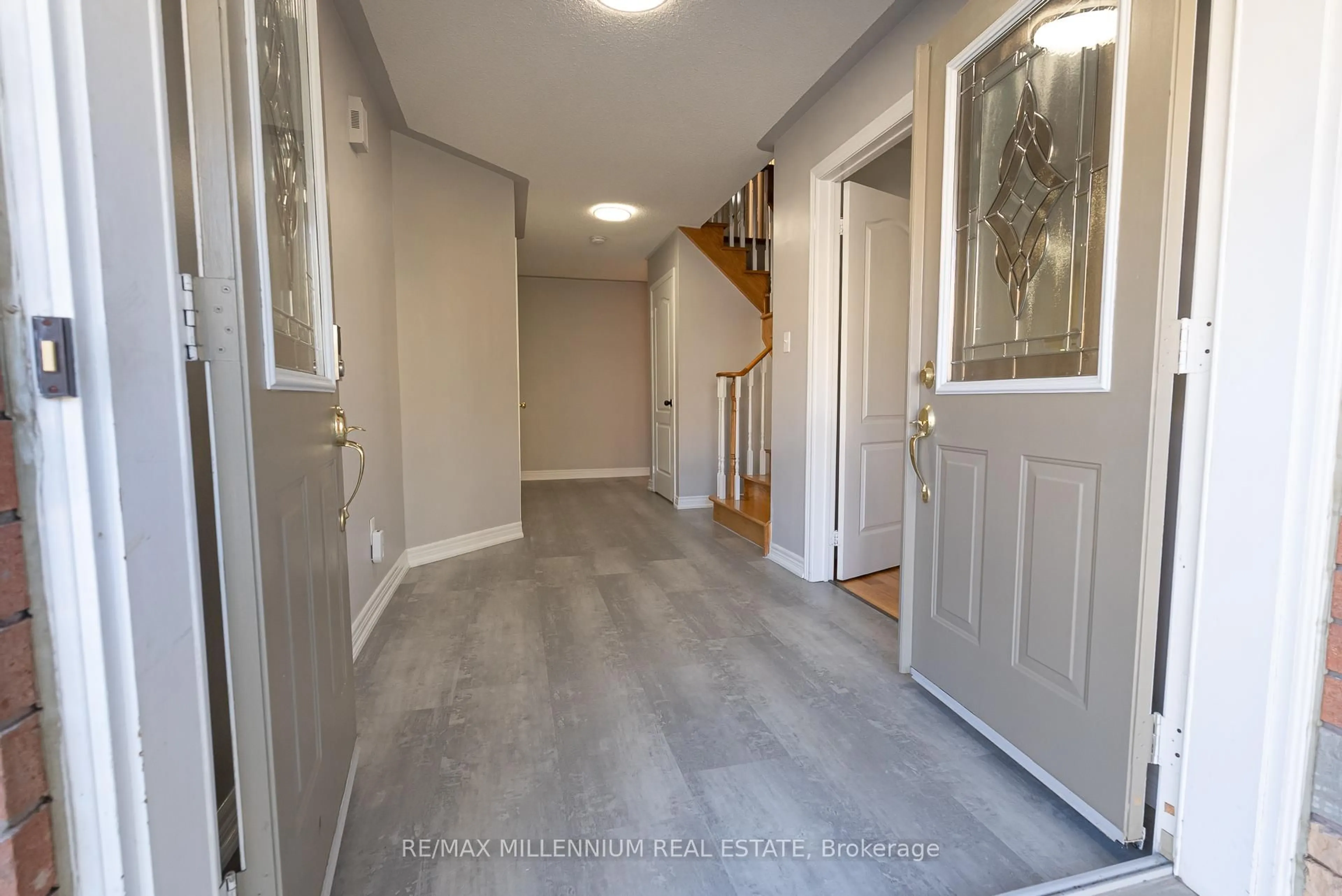 Indoor entryway for 25 Bevan Cres, Ajax Ontario L1T 4N3