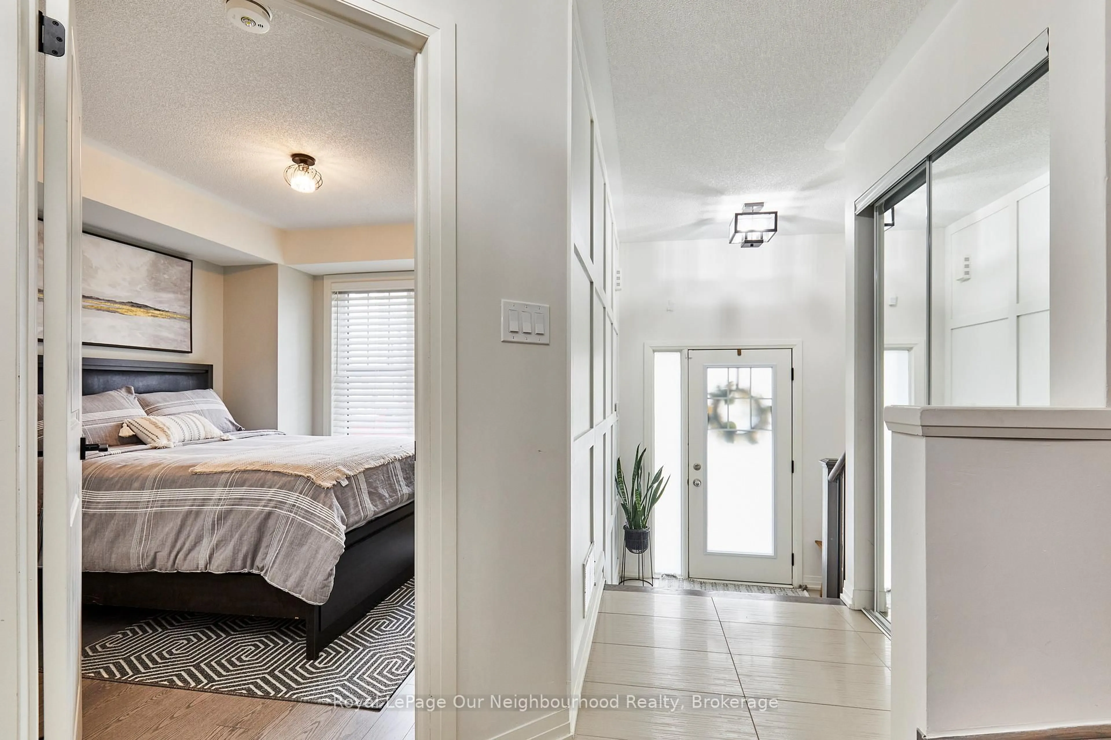 Indoor entryway for 28 Clarington Blvd, Clarington Ontario L1C 7E5