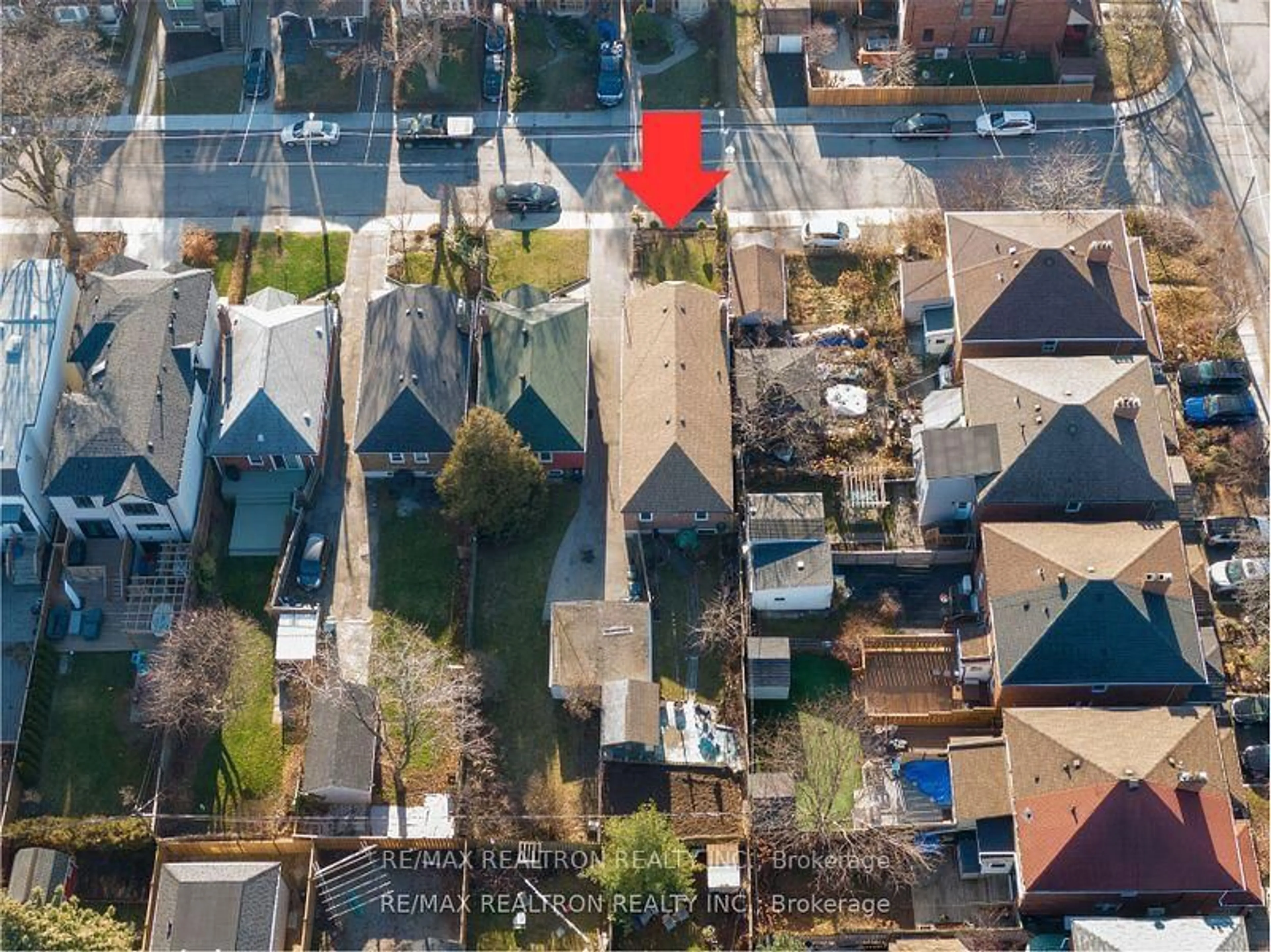 A pic from outside/outdoor area/front of a property/back of a property/a pic from drone, street for 84 Kings Park Blvd, Toronto Ontario M4J 2C3