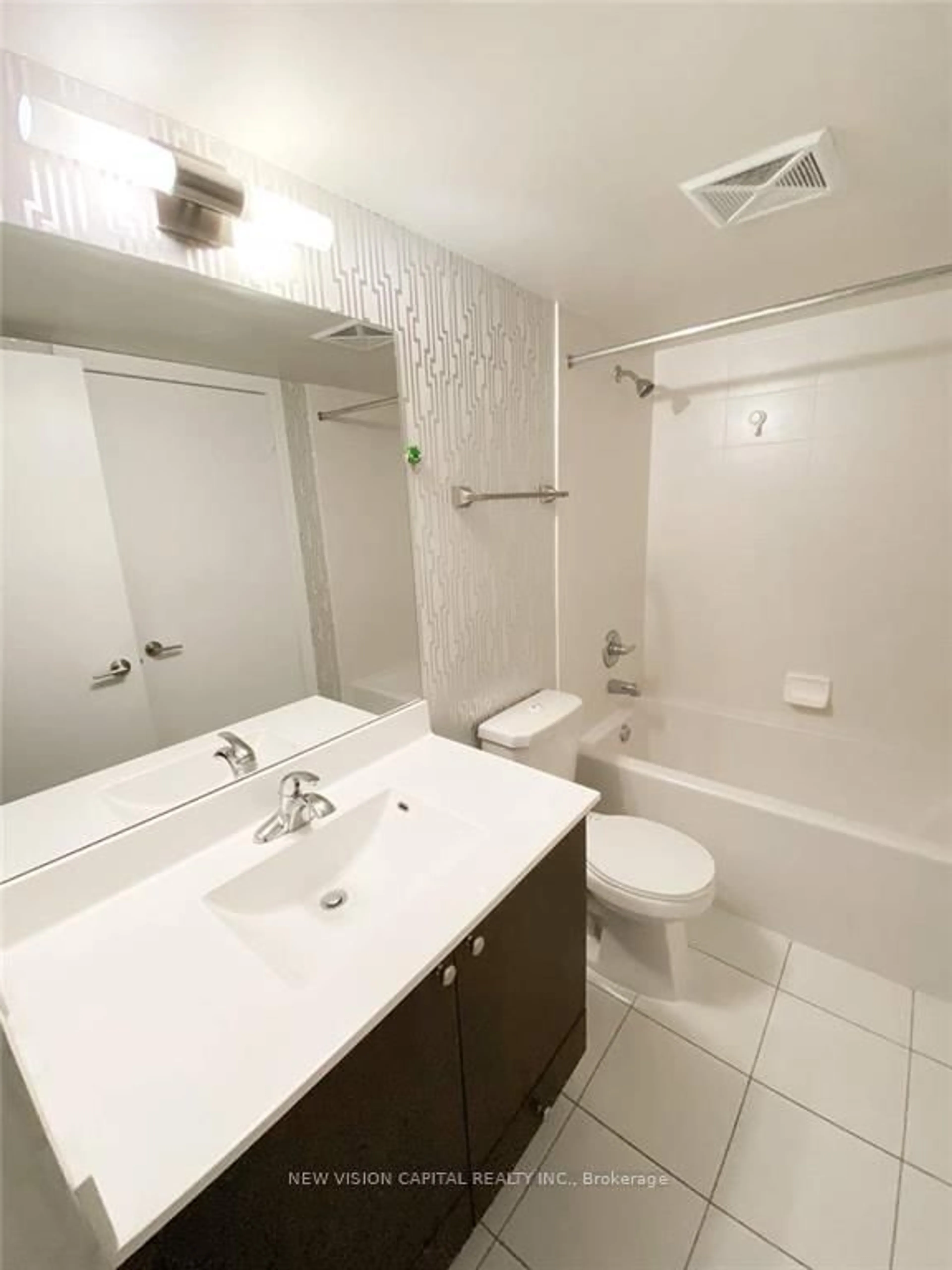 Standard bathroom, unknown for 151 Village Green Sq #508, Toronto Ontario M1S 0K5