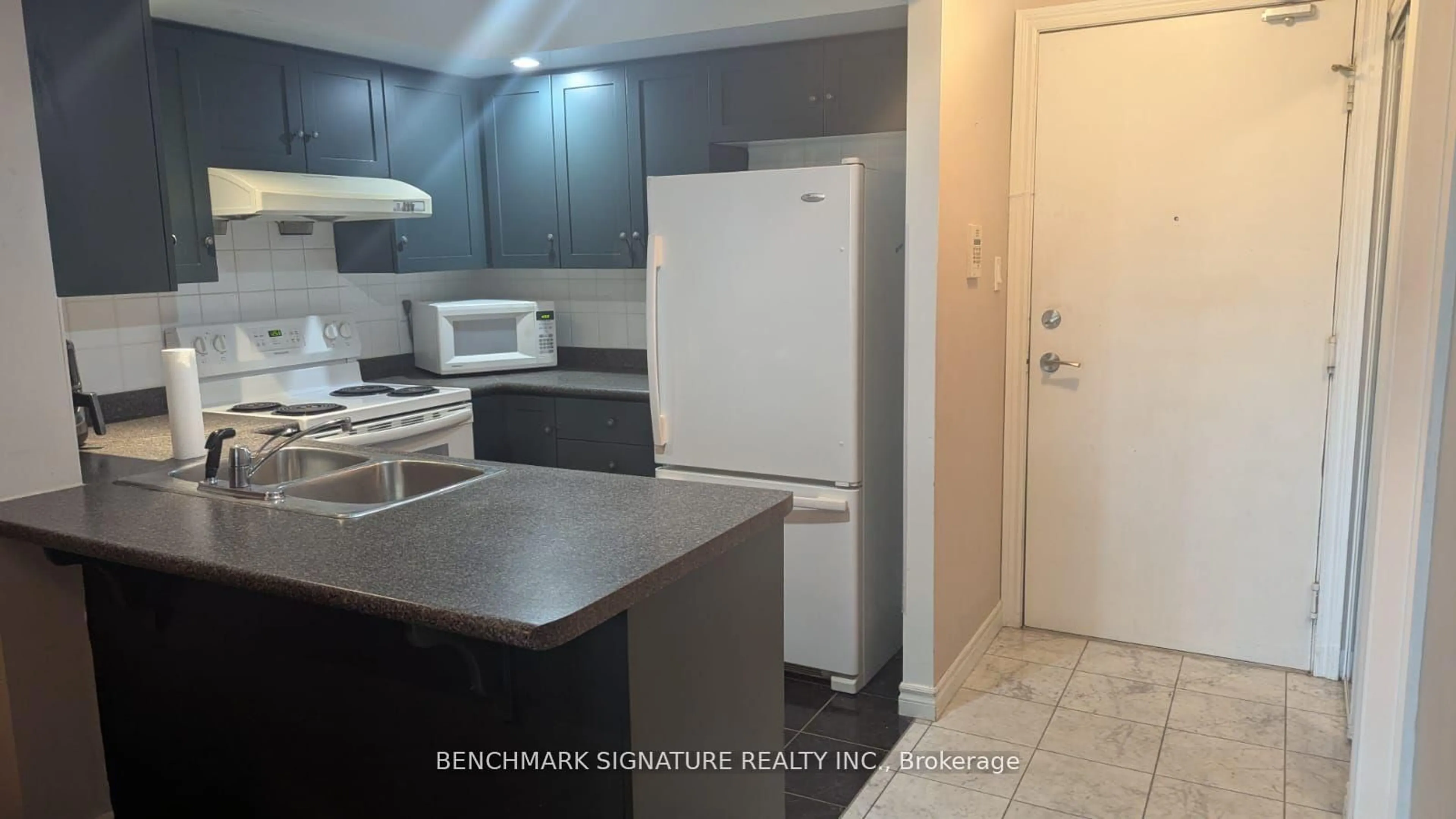 Standard kitchen, unknown for 125 Omni Dr #237, Toronto Ontario M1P 5A9