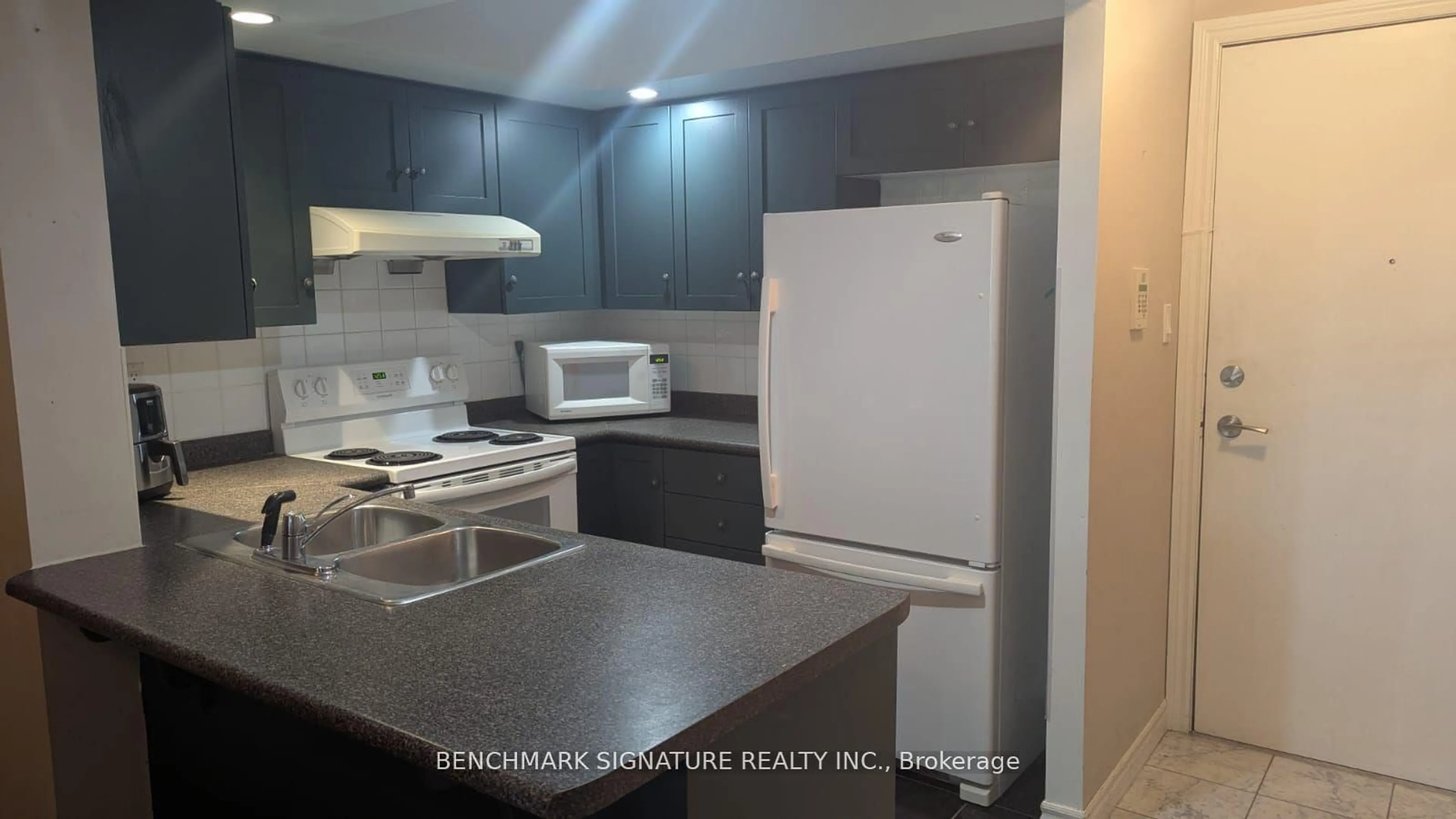 Standard kitchen, unknown for 125 Omni Dr #237, Toronto Ontario M1P 5A9