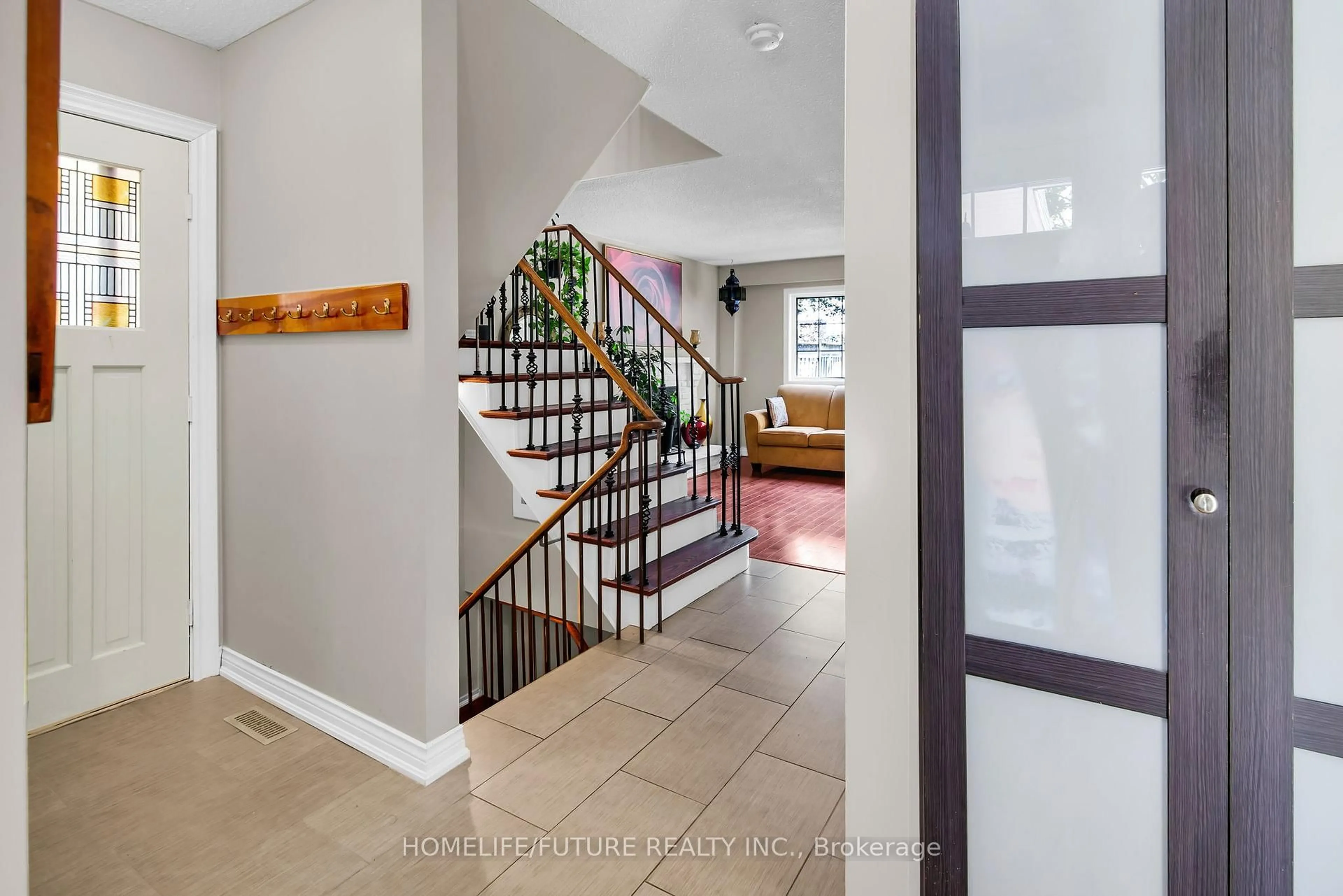 Indoor foyer for 1757 Shadybrook Dr, Pickering Ontario L1V 3A6
