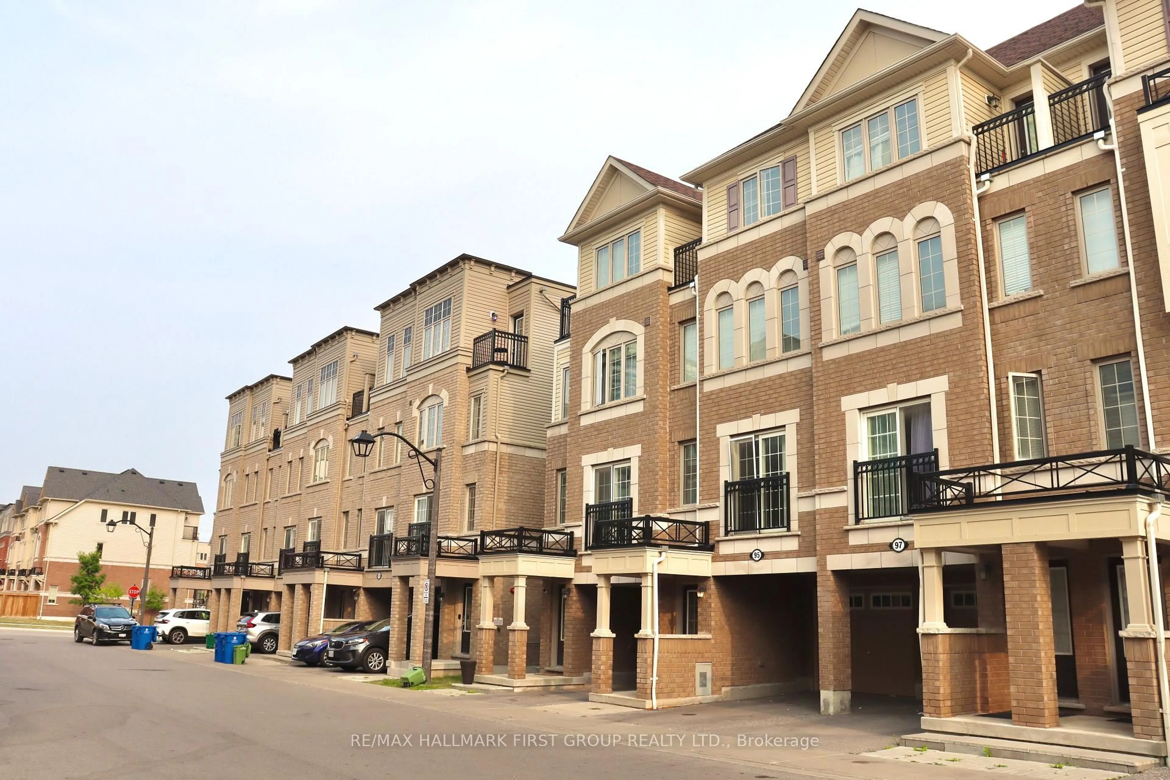 Patio, street for 95 Sarita Path, Oshawa Ontario L1L 0K7