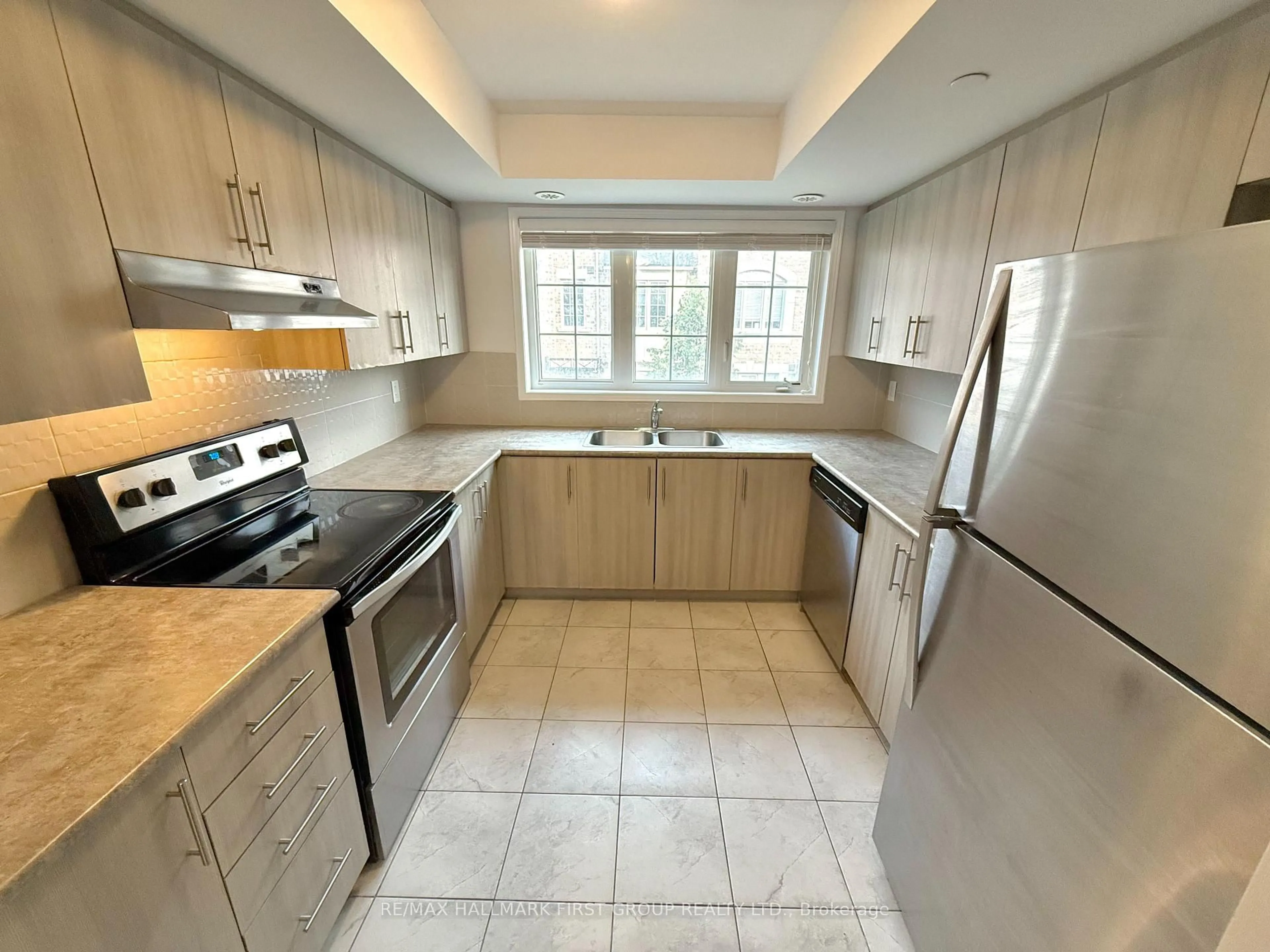 Standard kitchen, ceramic/tile floor for 95 Sarita Path, Oshawa Ontario L1L 0K7