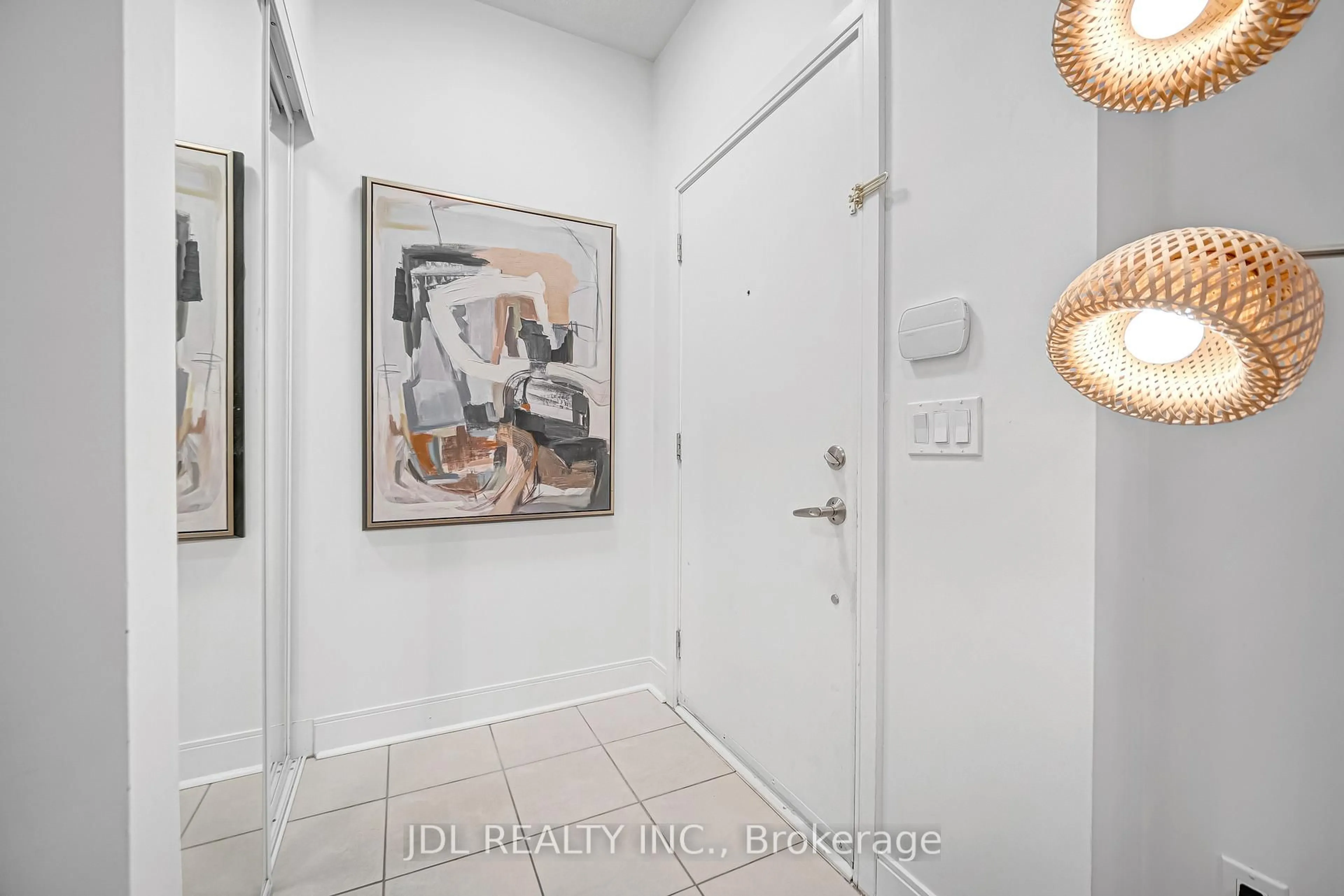 Indoor entryway for 290 Village Green Sq #20, Toronto Ontario M1S 0L1