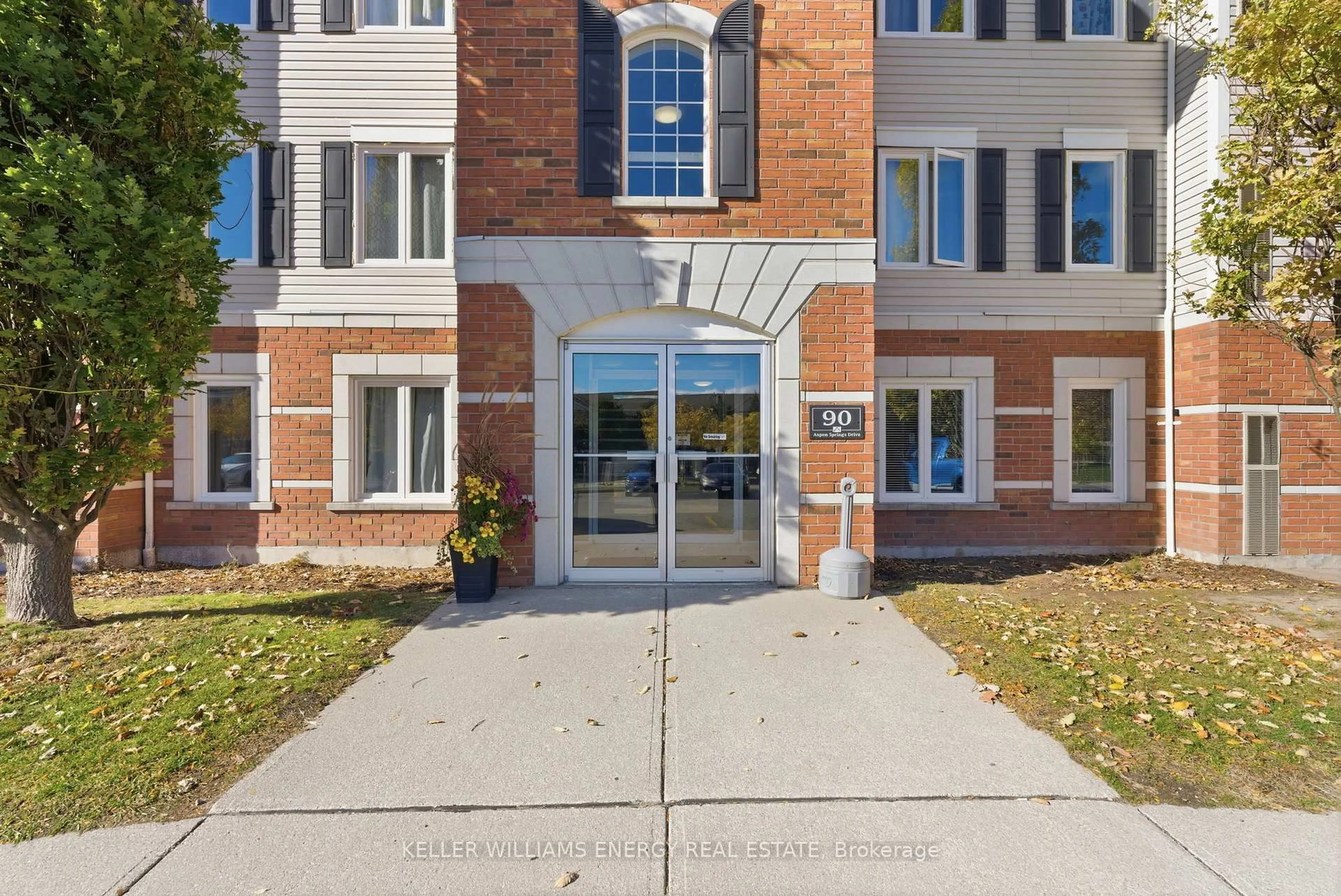 Unknown for 90 Aspen Springs Dr #304, Clarington Ontario L1C 5N3