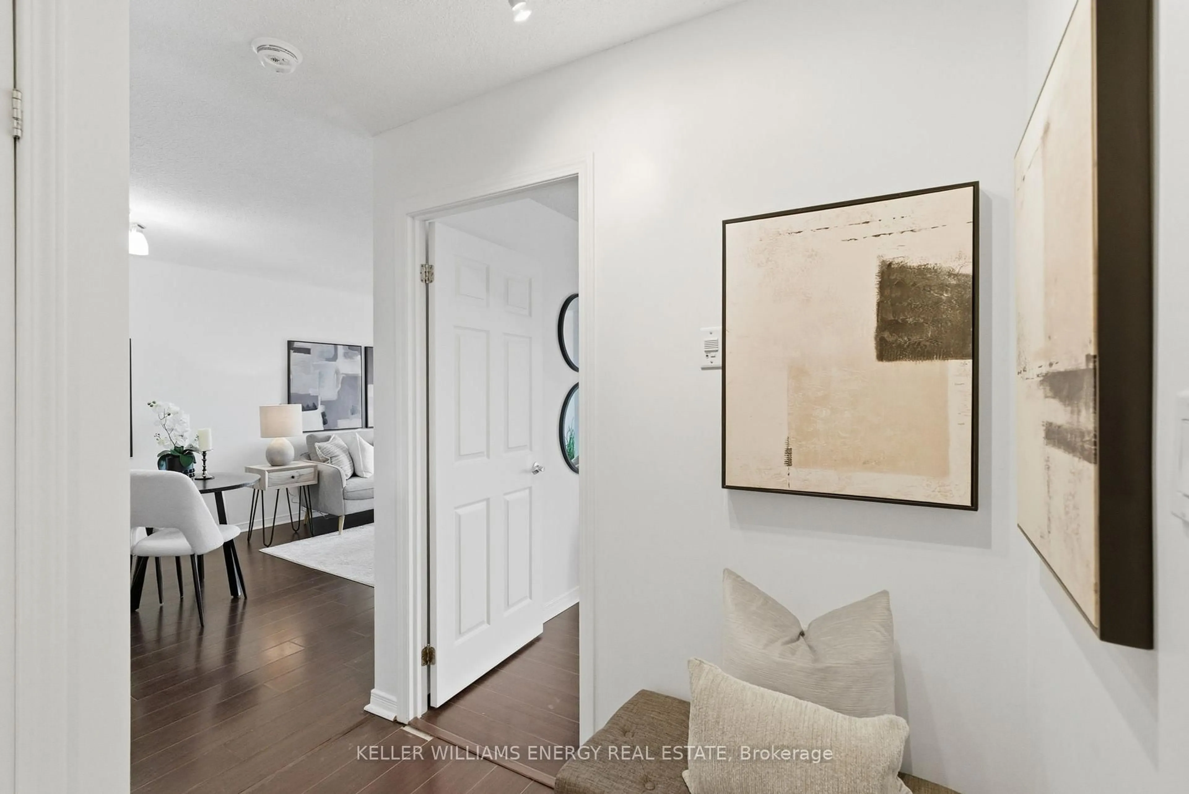 Indoor entryway for 90 Aspen Springs Dr #304, Clarington Ontario L1C 5N3