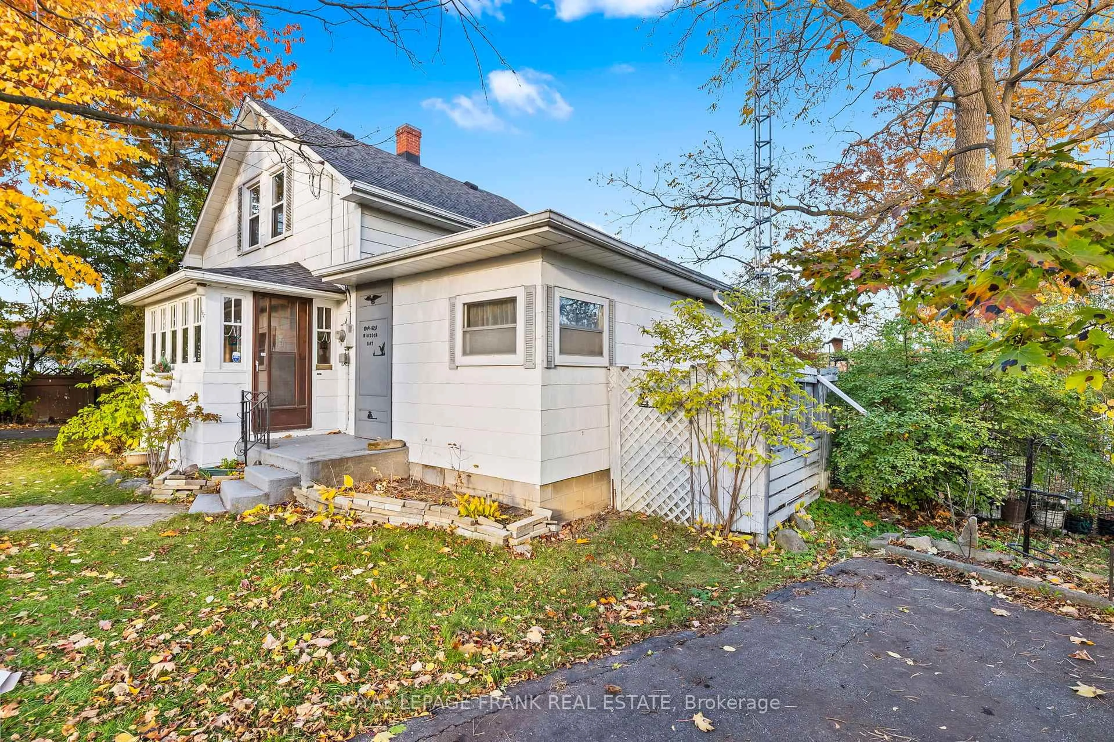 Unknown for 1627 Dufferin St, Whitby Ontario L1N 1B3