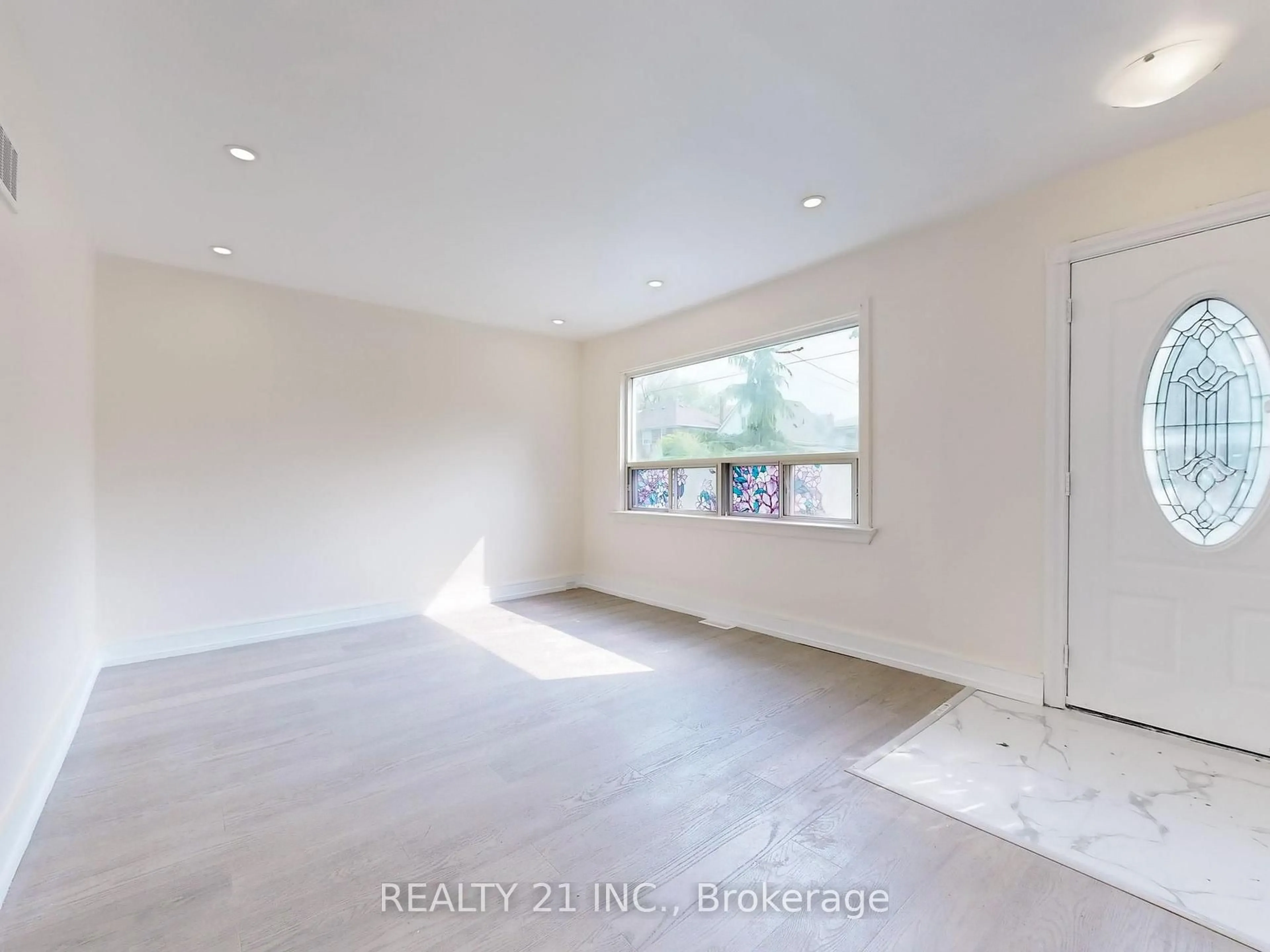 A pic of a room for 98 Natal Ave, Toronto Ontario M1N 3V6