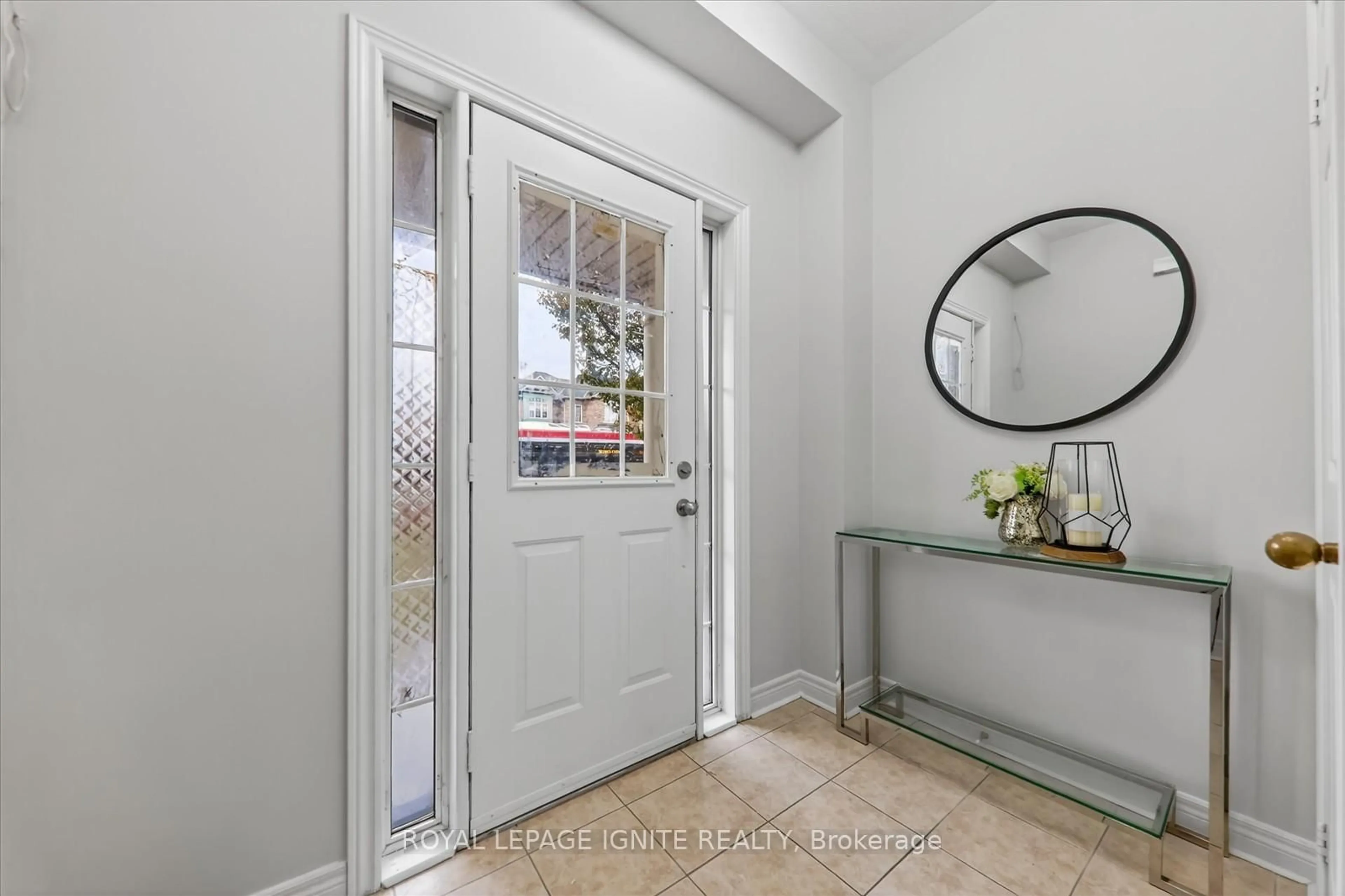 Indoor entryway for 163 Seasons Dr, Toronto Ontario M1X 2E2