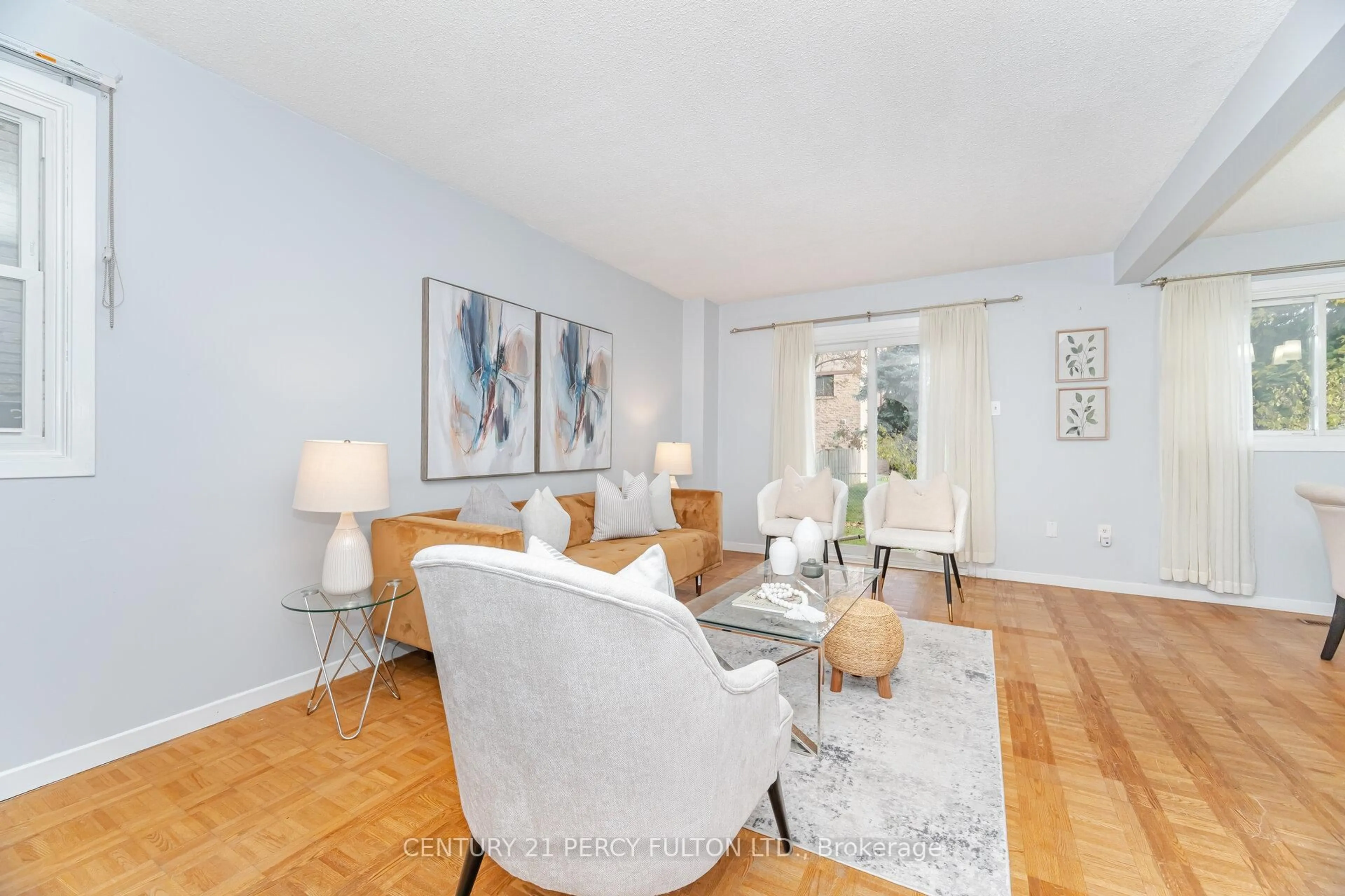 Living room with furniture, unknown for 37 Ambercroft Blvd, Toronto Ontario M1W 2Z6