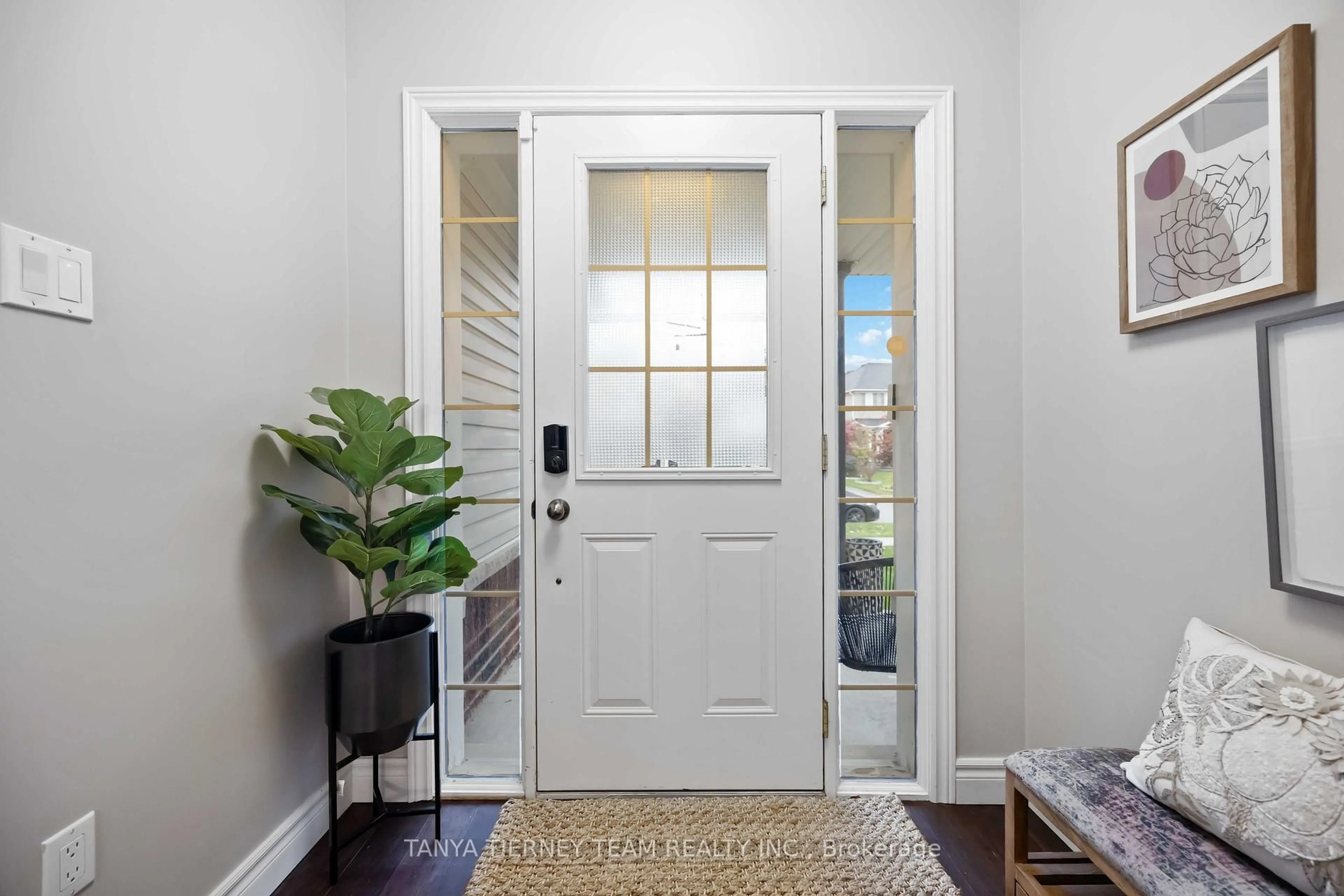 Indoor entryway for 67 Florence Dr, Whitby Ontario L1R 0K3