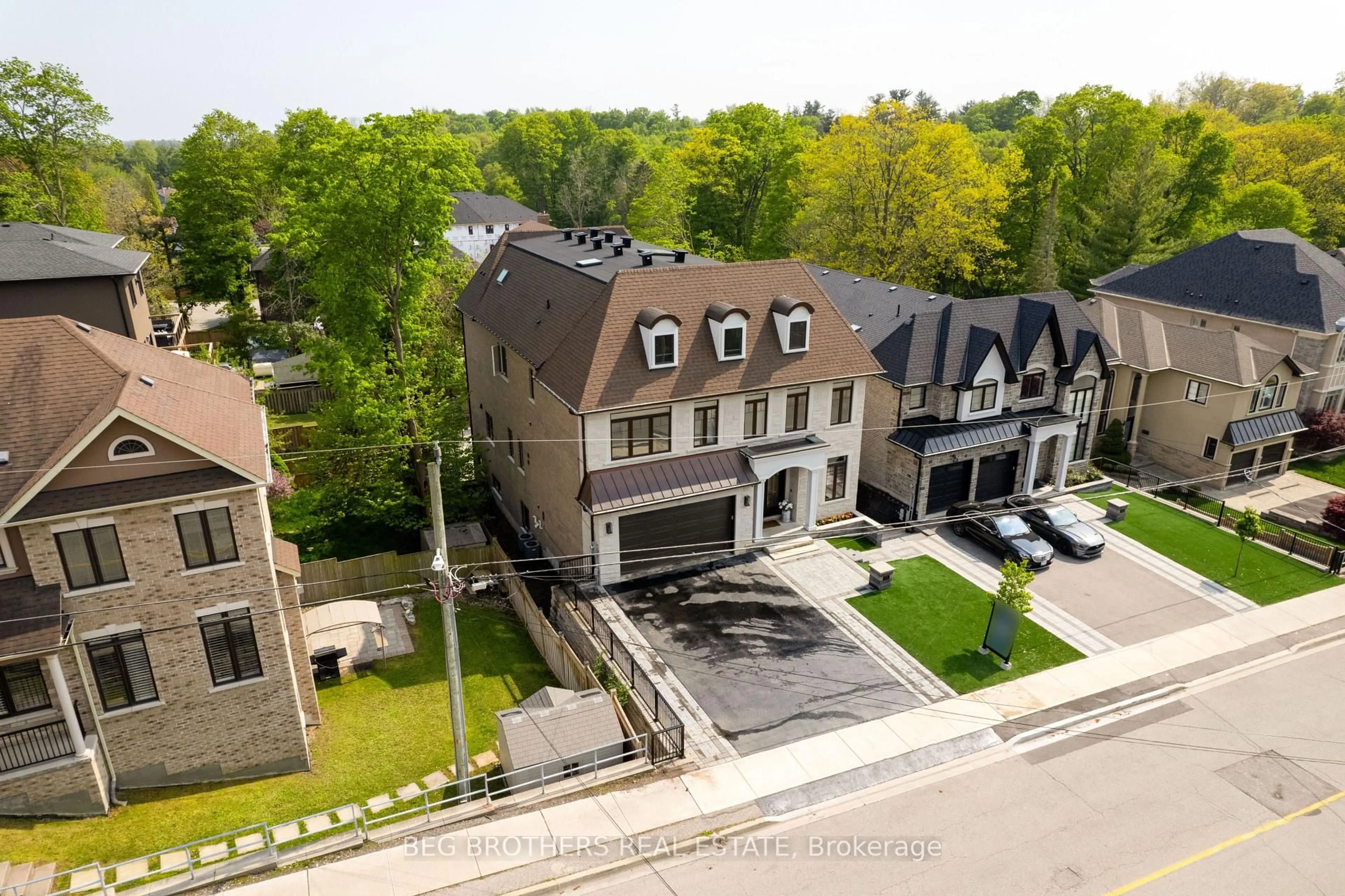 A pic from outside/outdoor area/front of a property/back of a property/a pic from drone, street for 415 Sheppard Ave, Pickering Ontario L1V 1E6