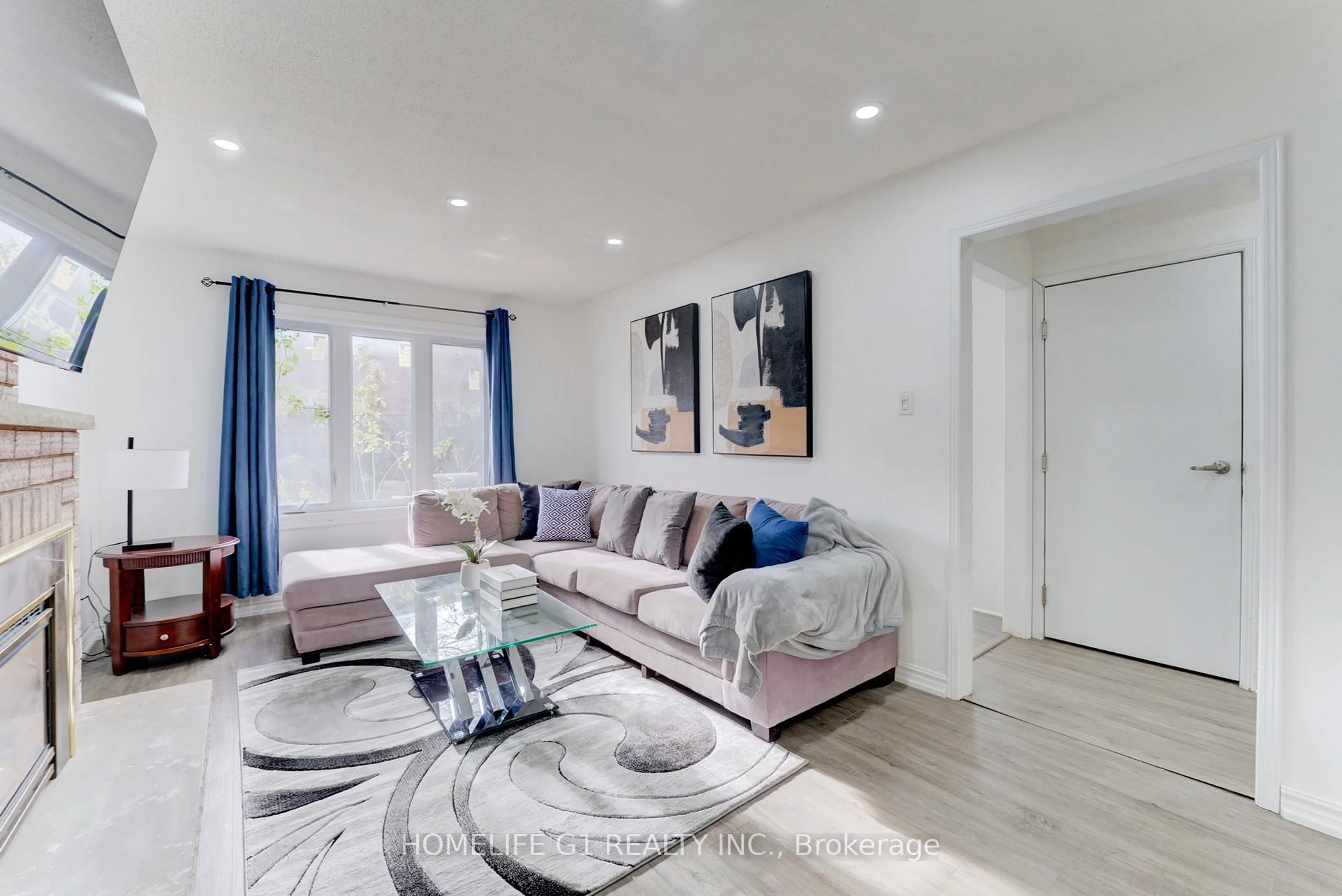 Living room with furniture, unknown for 1695 Major Oaks Rd, Pickering Ontario L1X 1X2