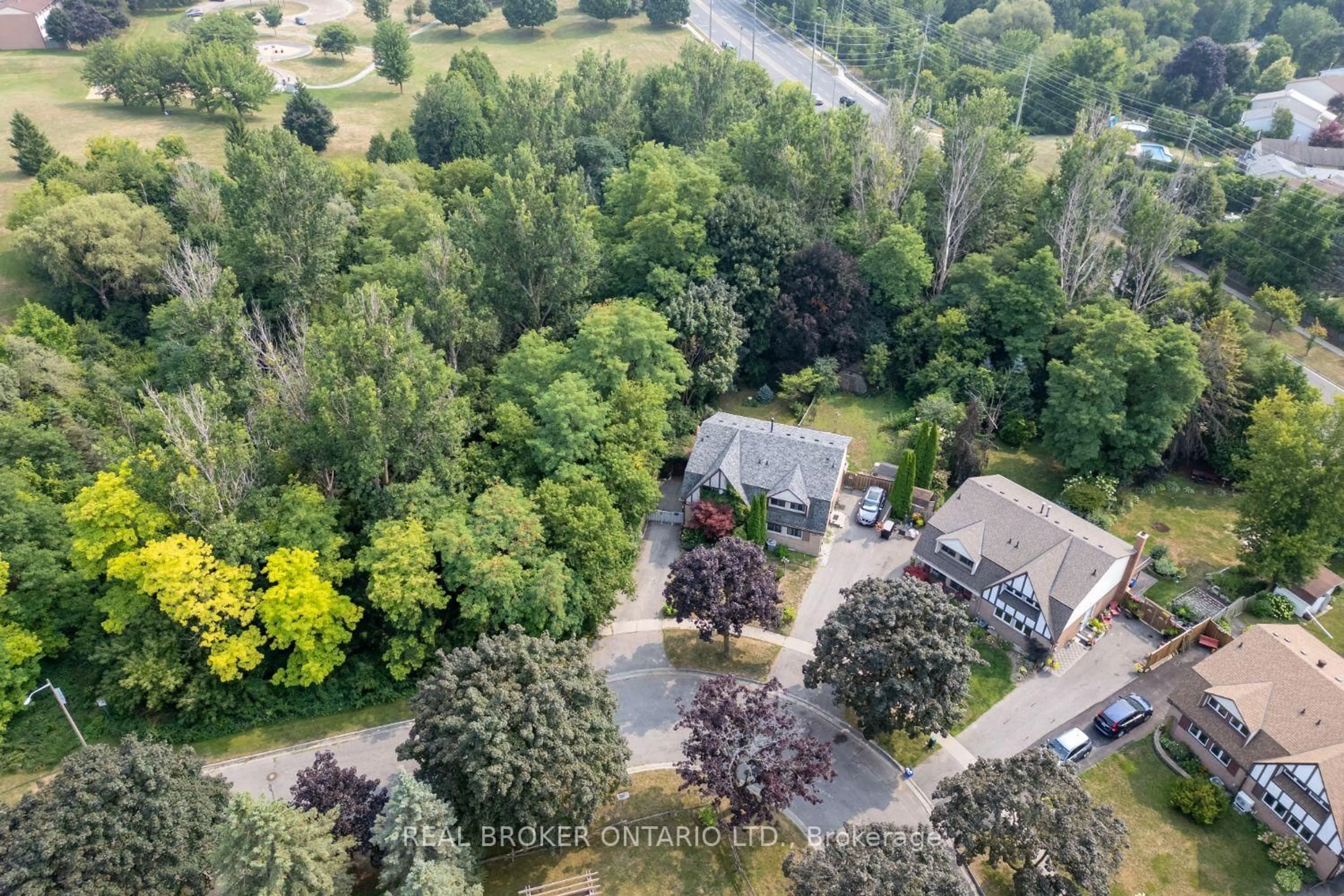 A pic from outside/outdoor area/front of a property/back of a property/a pic from drone, forest/trees view for 400 Wickham Crt, Oshawa Ontario L1K 1N3