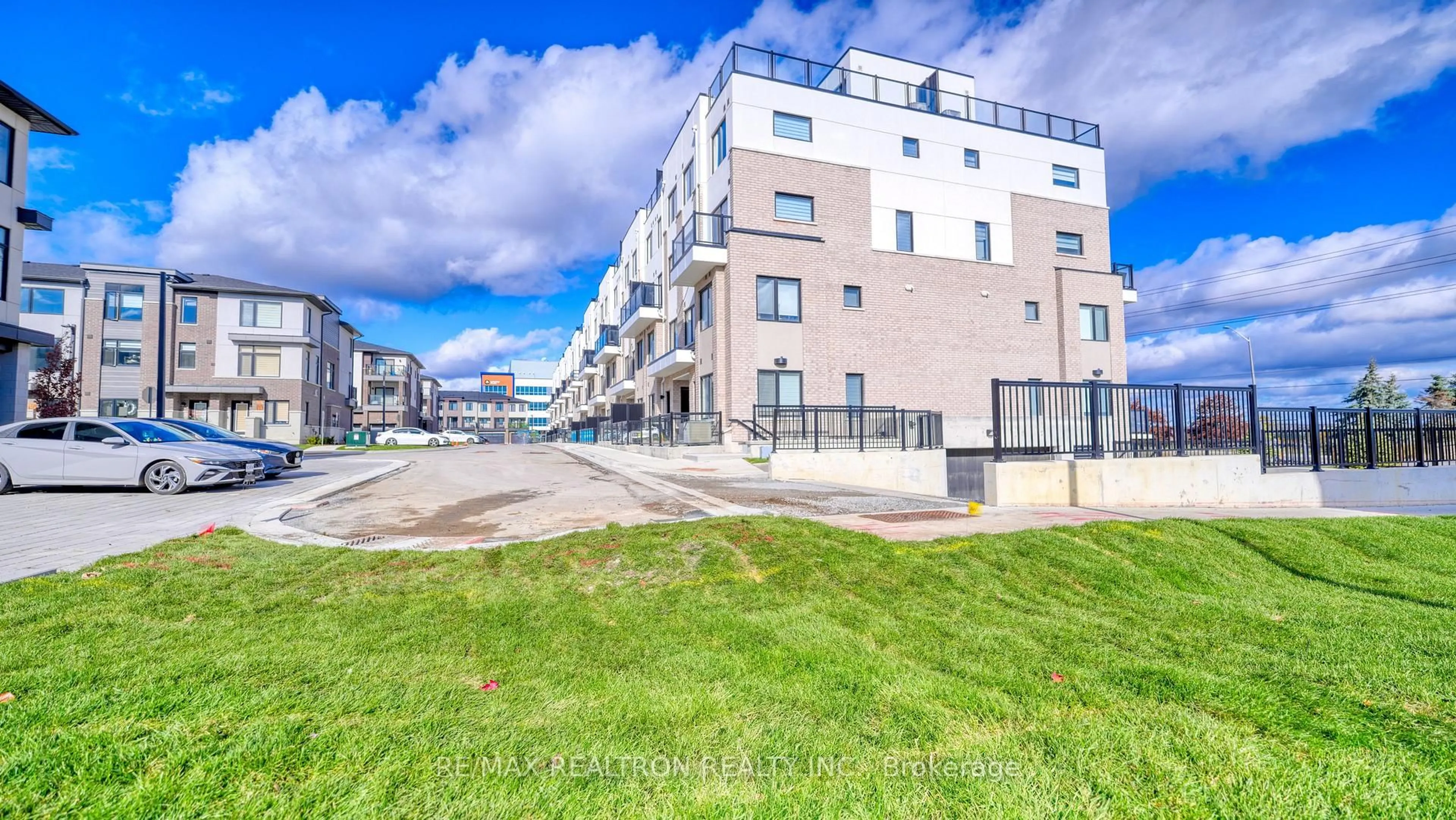 A pic from outside/outdoor area/front of a property/back of a property/a pic from drone, street for 1695 Dersan St #324, Pickering Ontario L1X 0S9