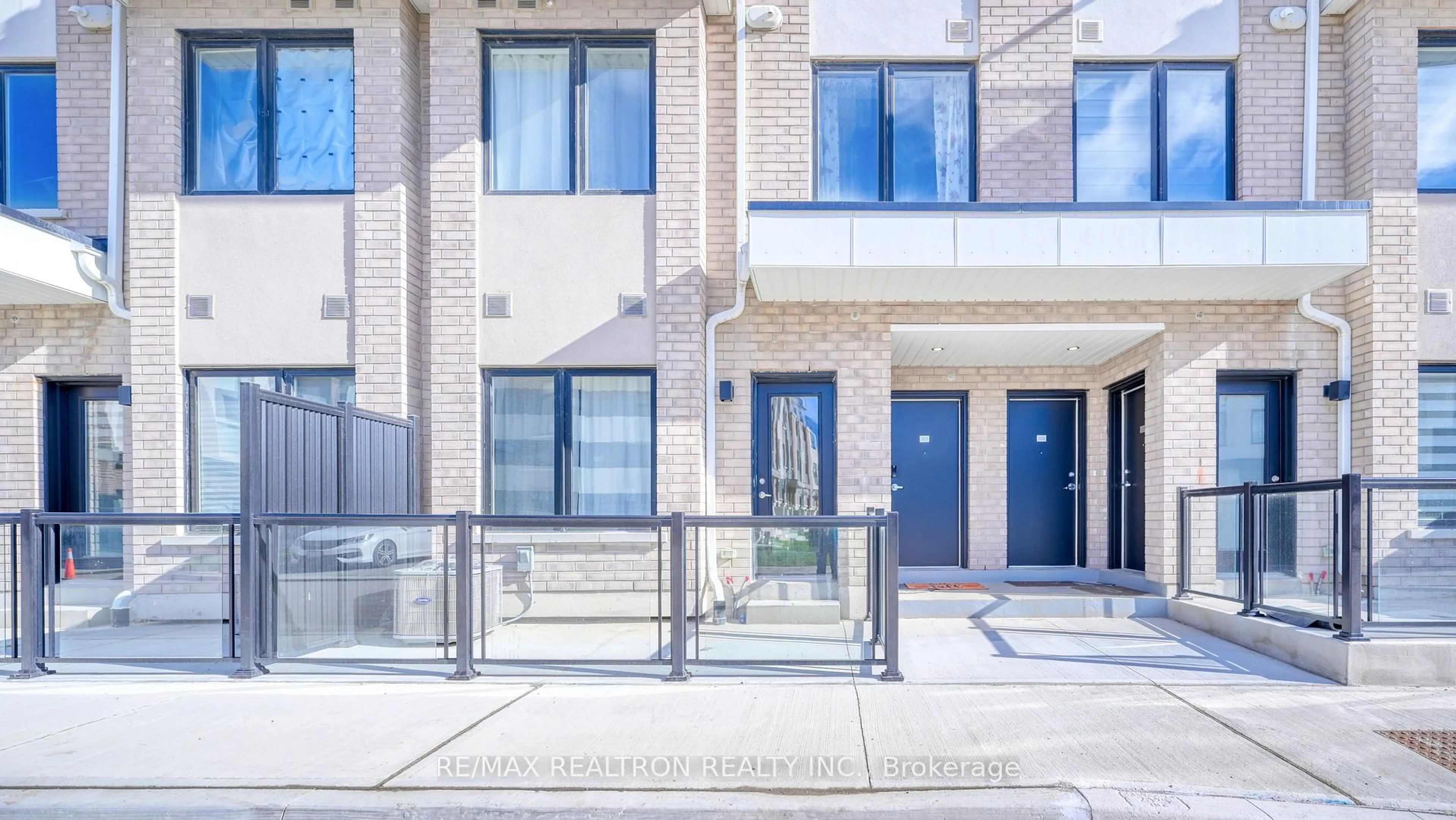 Unknown for 1695 Dersan St #324, Pickering Ontario L1X 0S9