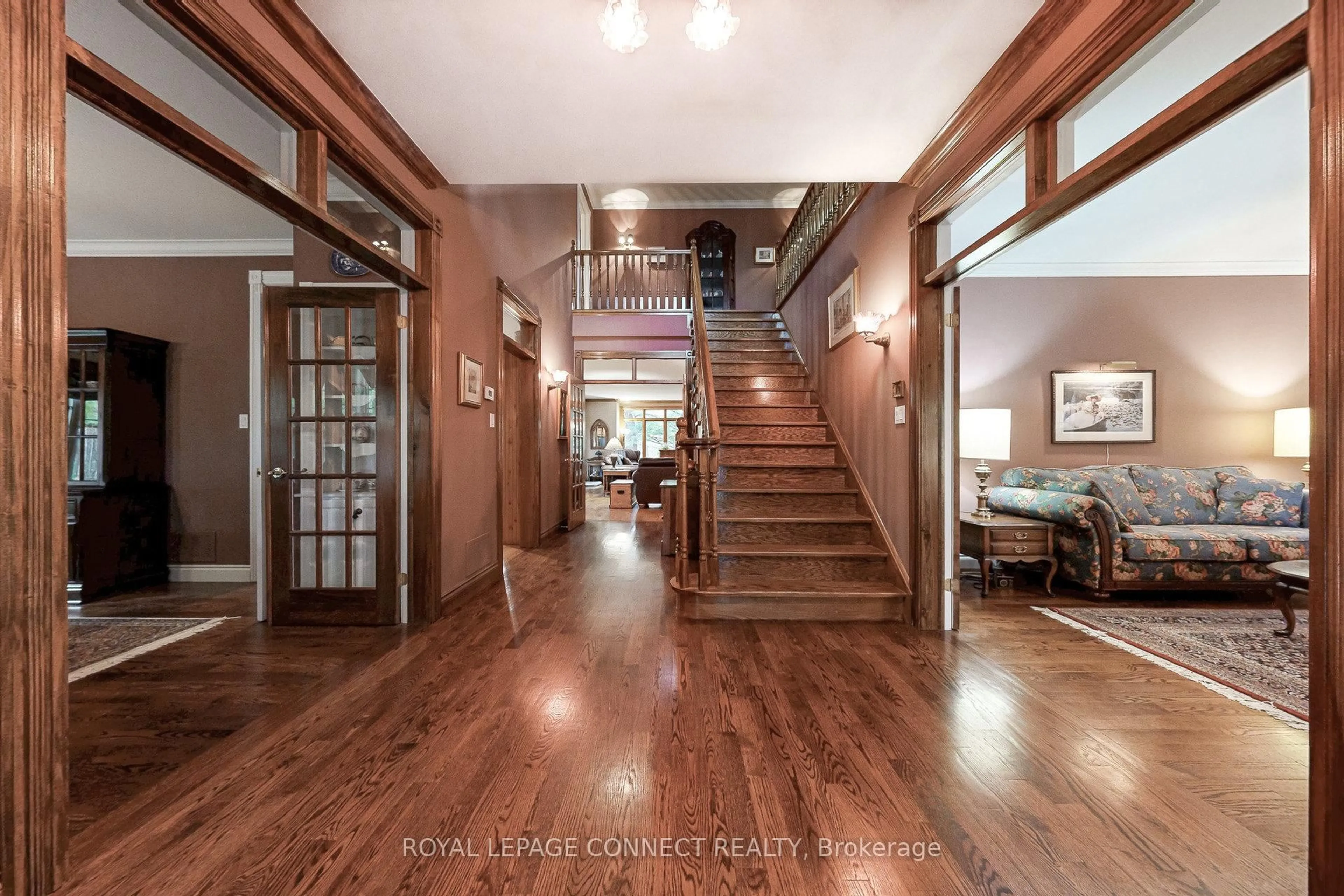 Indoor foyer for 1436 Highbush Tr, Pickering Ontario L1V 1N5