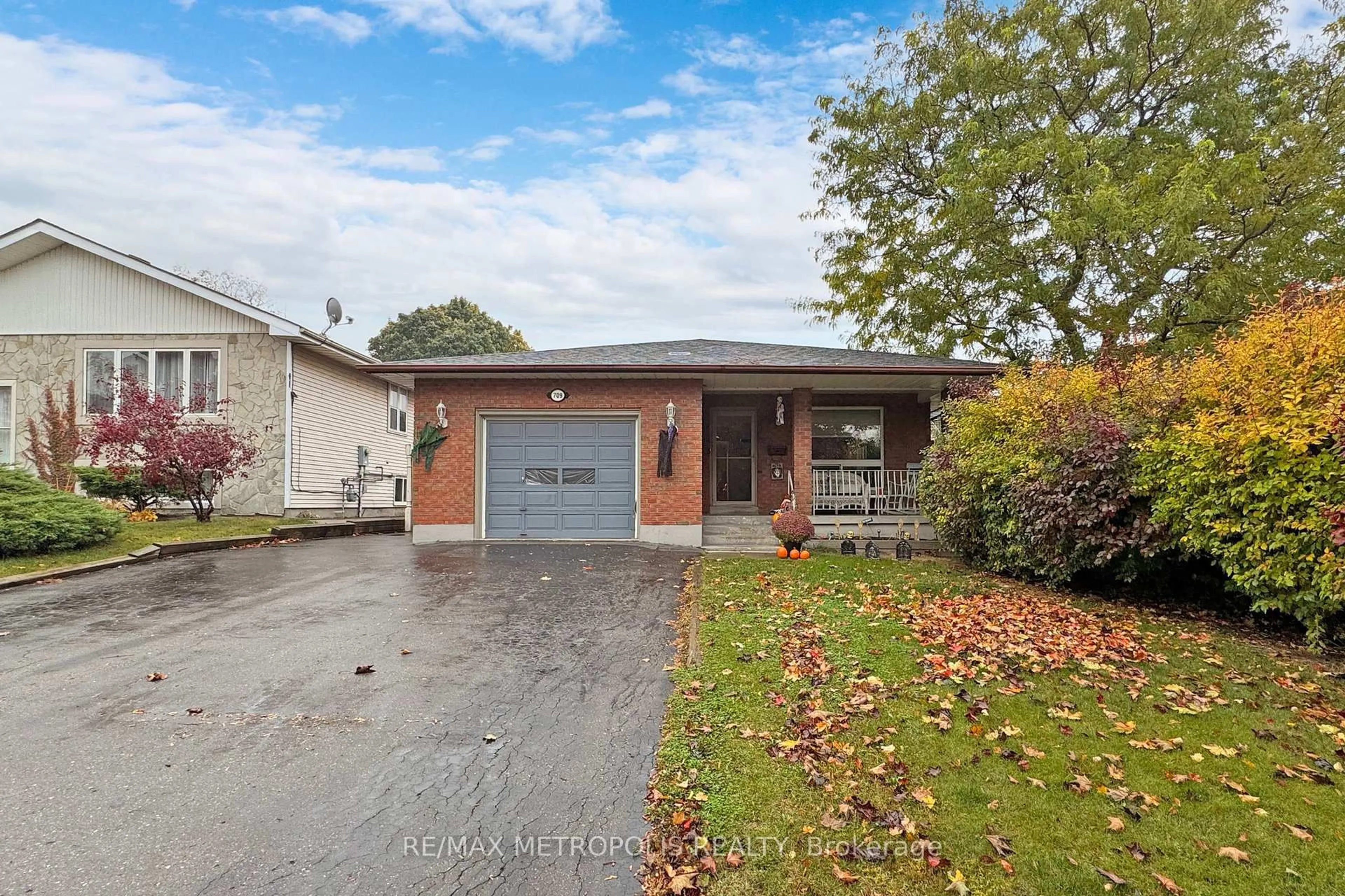 Home with brick exterior material, street for 709 Keates Ave, Oshawa Ontario L1H 7Y3