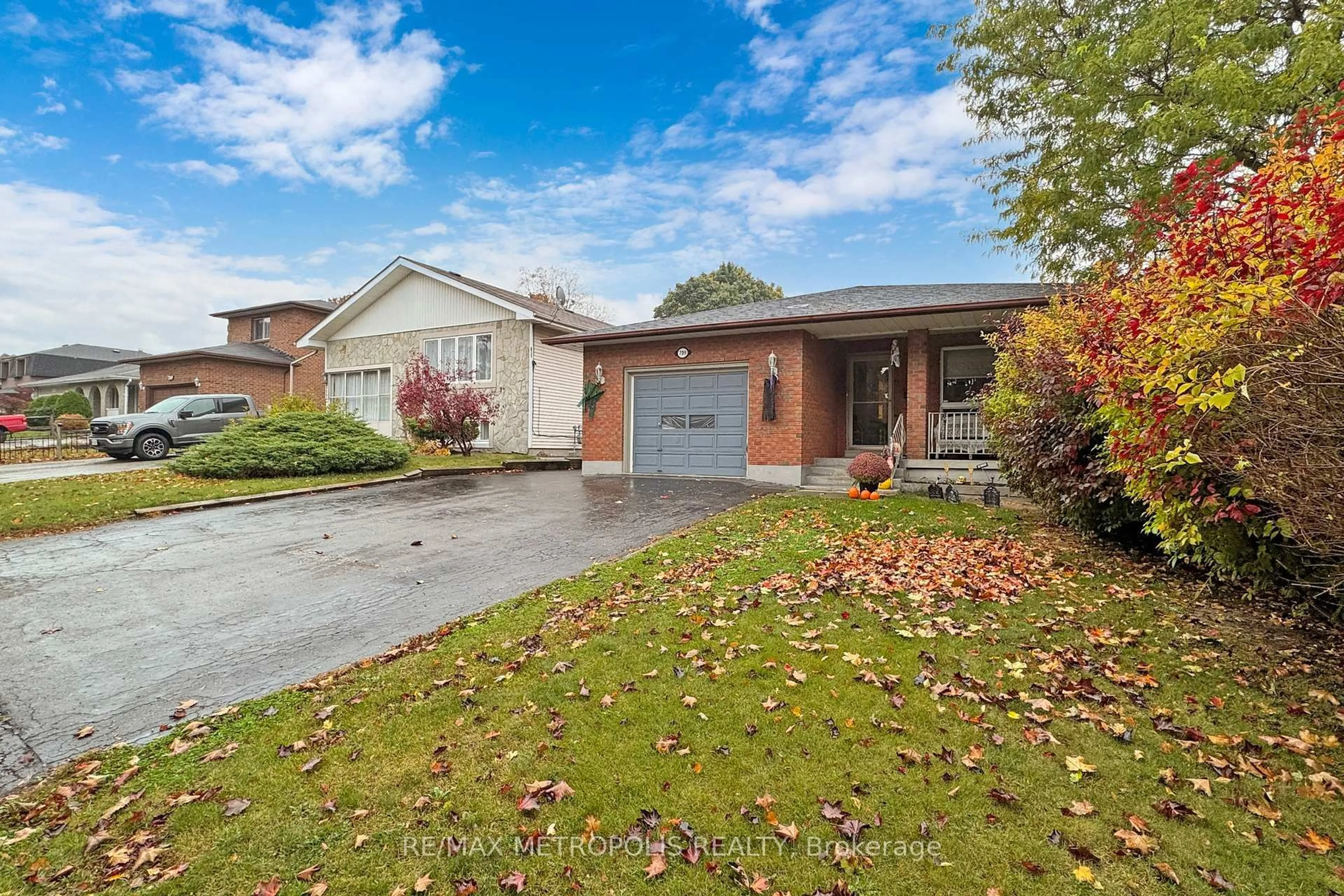 Home with brick exterior material, street for 709 Keates Ave, Oshawa Ontario L1H 7Y3