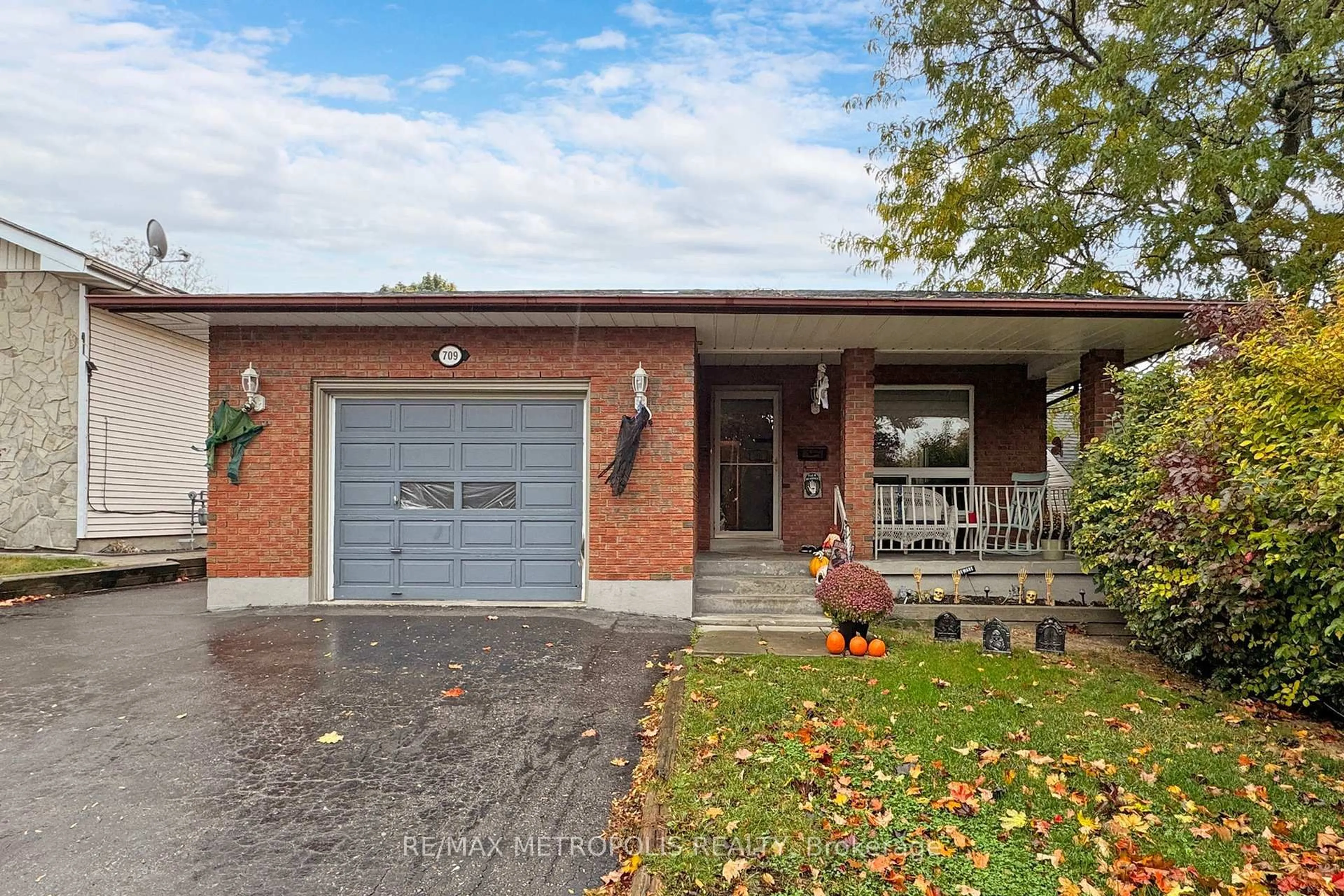 Home with brick exterior material, street for 709 Keates Ave, Oshawa Ontario L1H 7Y3