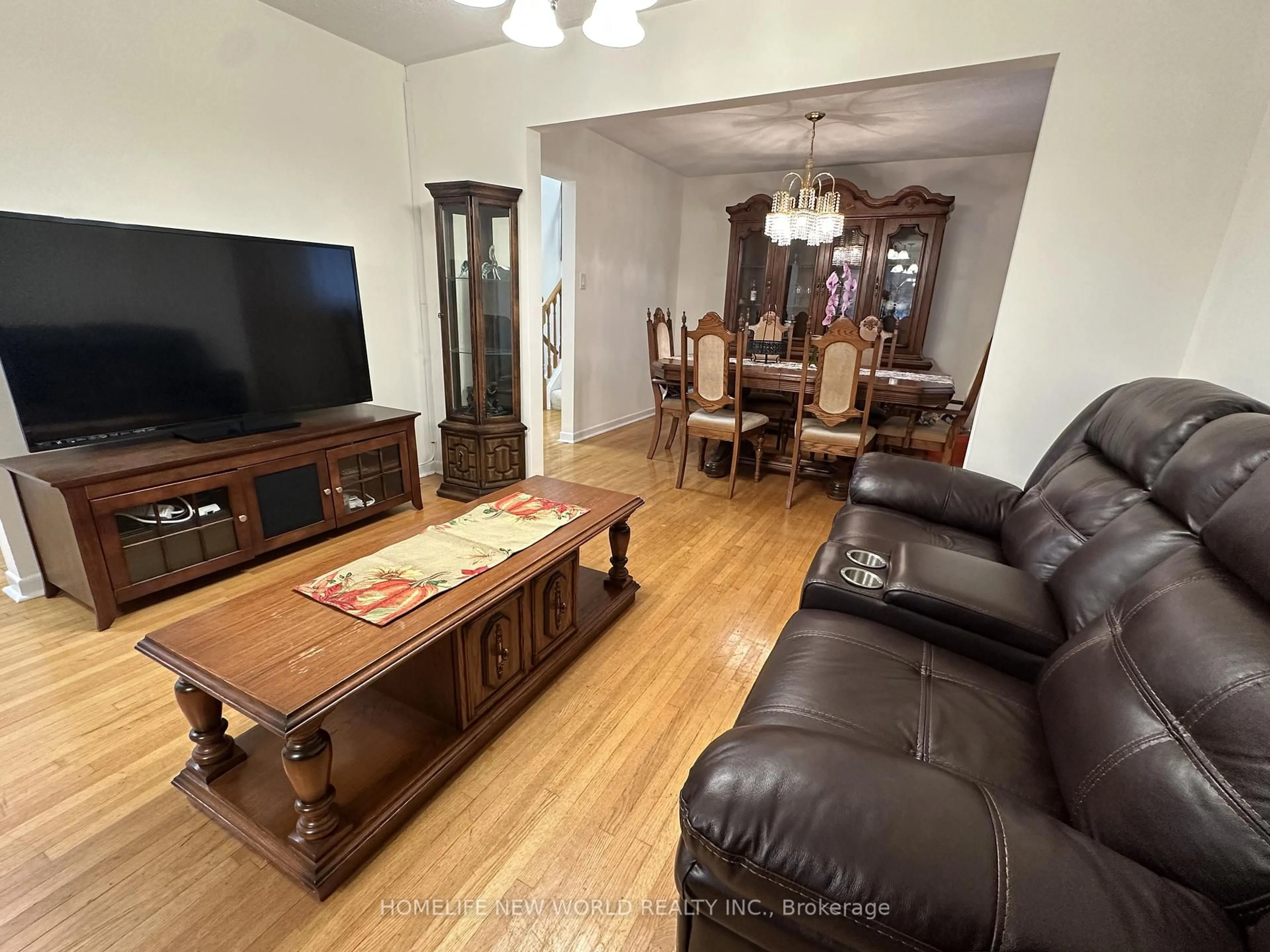 Living room with furniture, unknown for 264 Pitfield Rd, Toronto Ontario M1S 1Y7