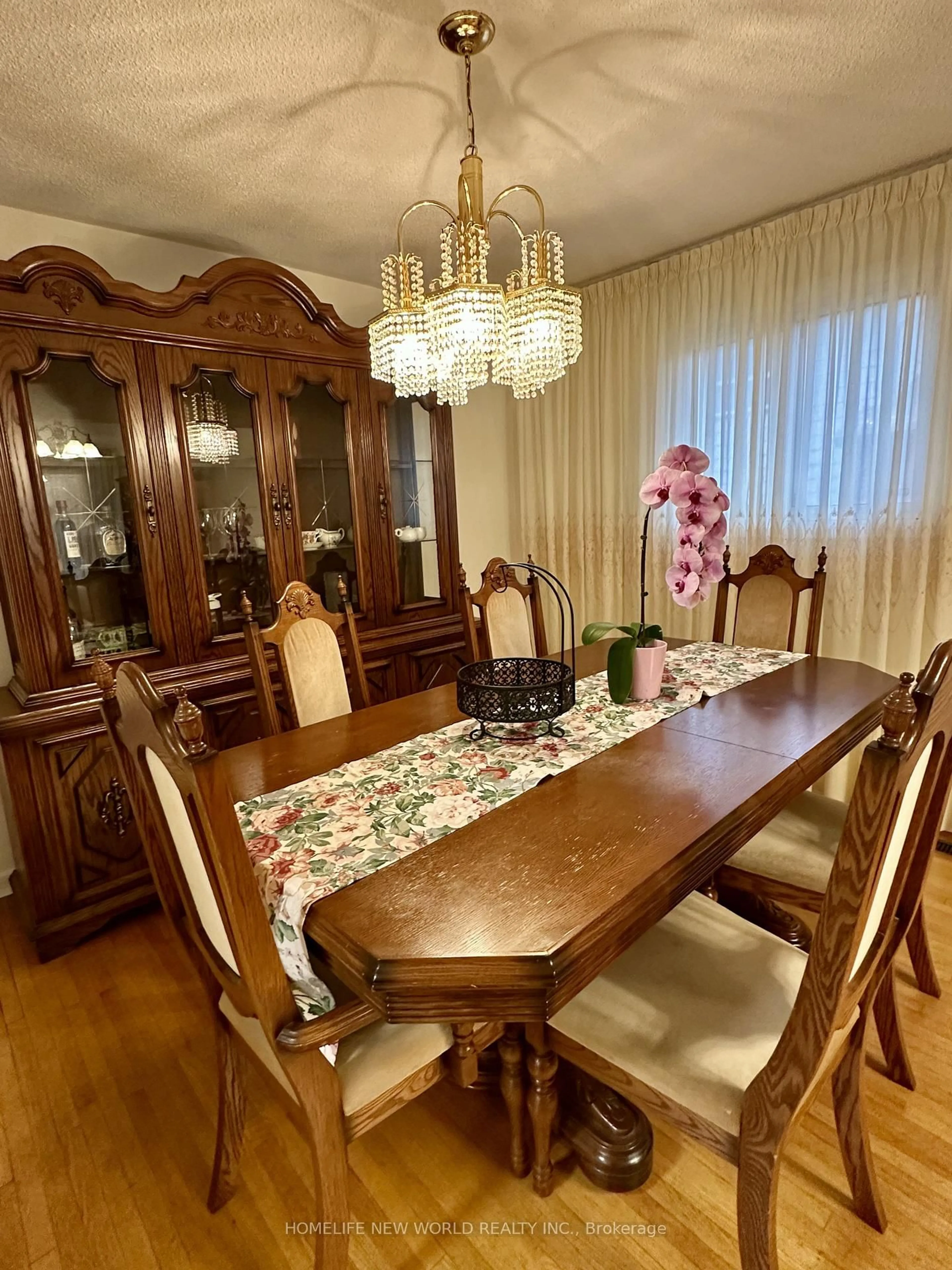 Dining room, wood/laminate floor for 264 Pitfield Rd, Toronto Ontario M1S 1Y7