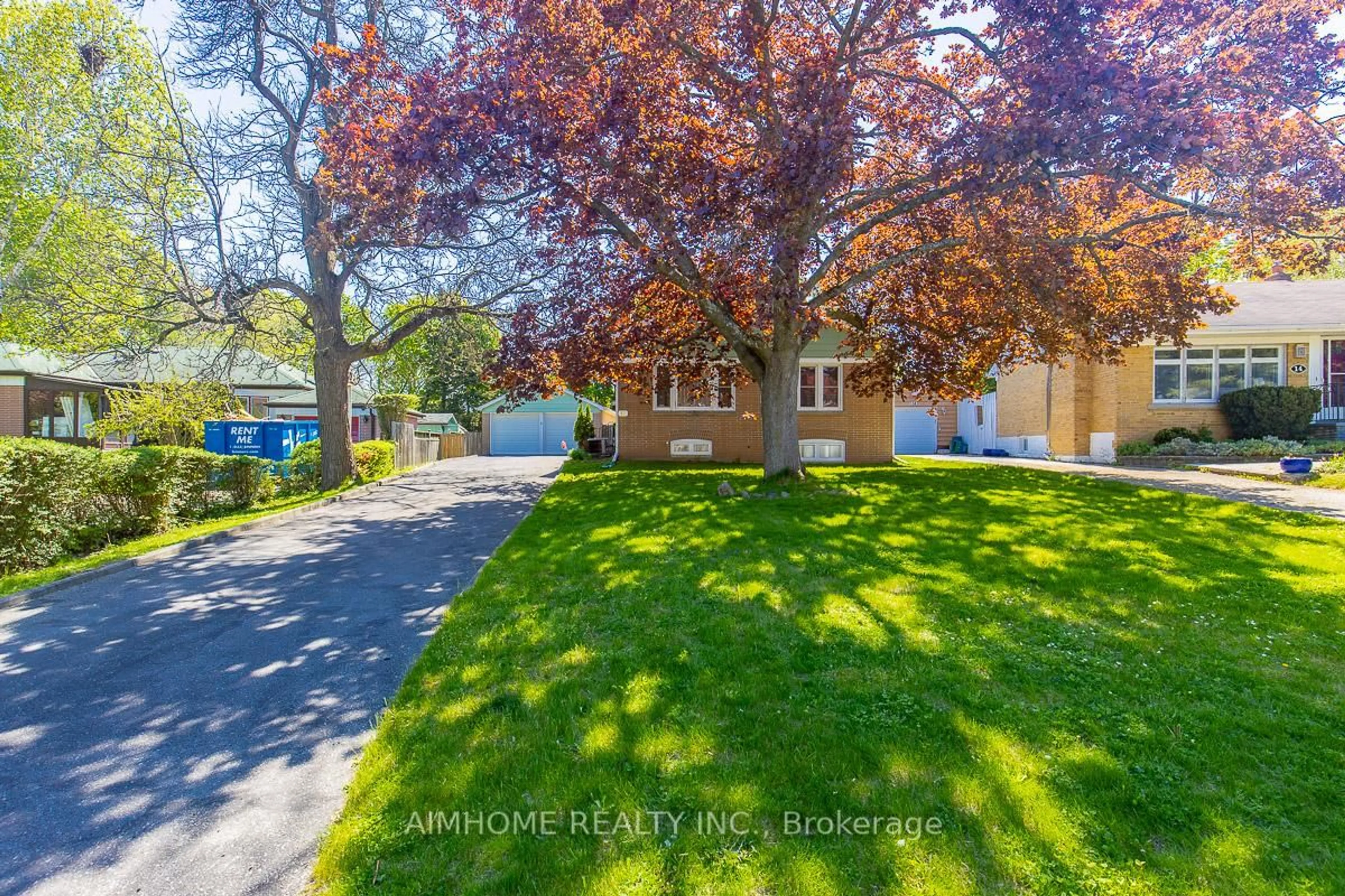A pic from outside/outdoor area/front of a property/back of a property/a pic from drone, street for 12 Canham Cres, Toronto Ontario M1S 2H6