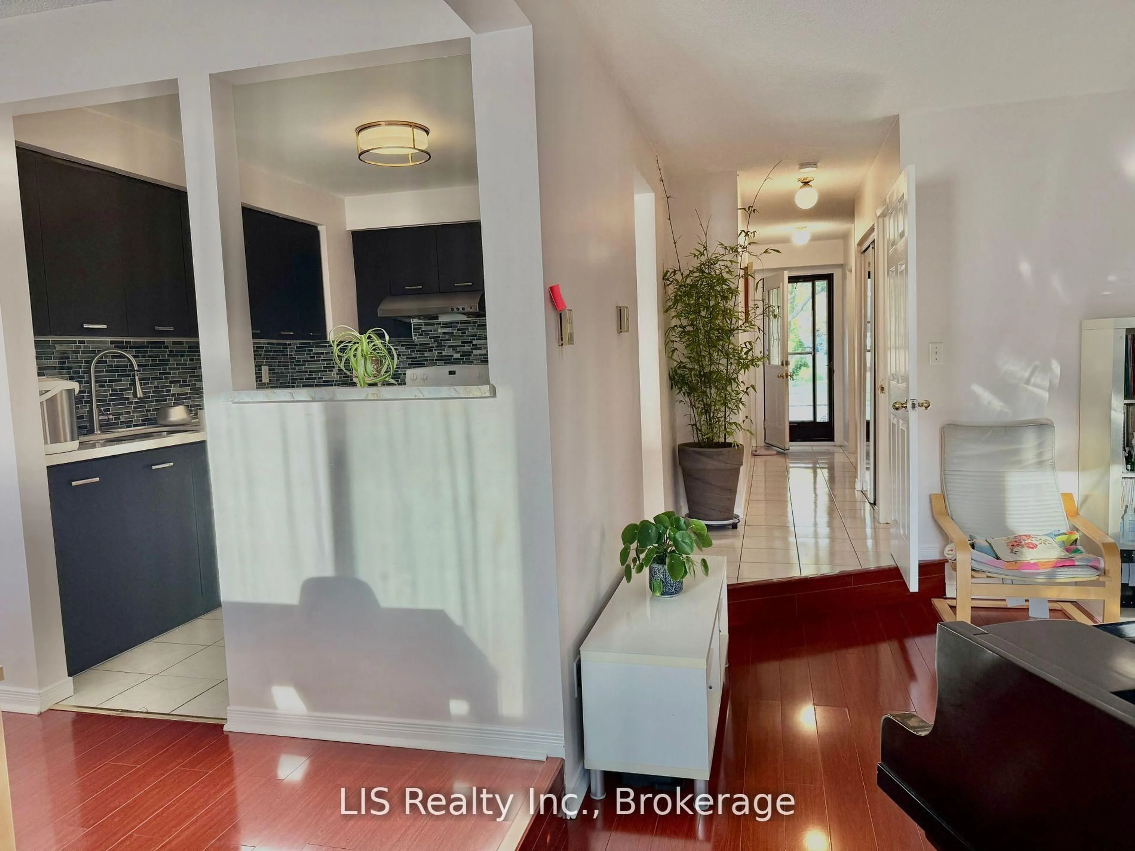 Indoor entryway for 24 Fundy Bay Blvd #26, Toronto Ontario M1W 3A4