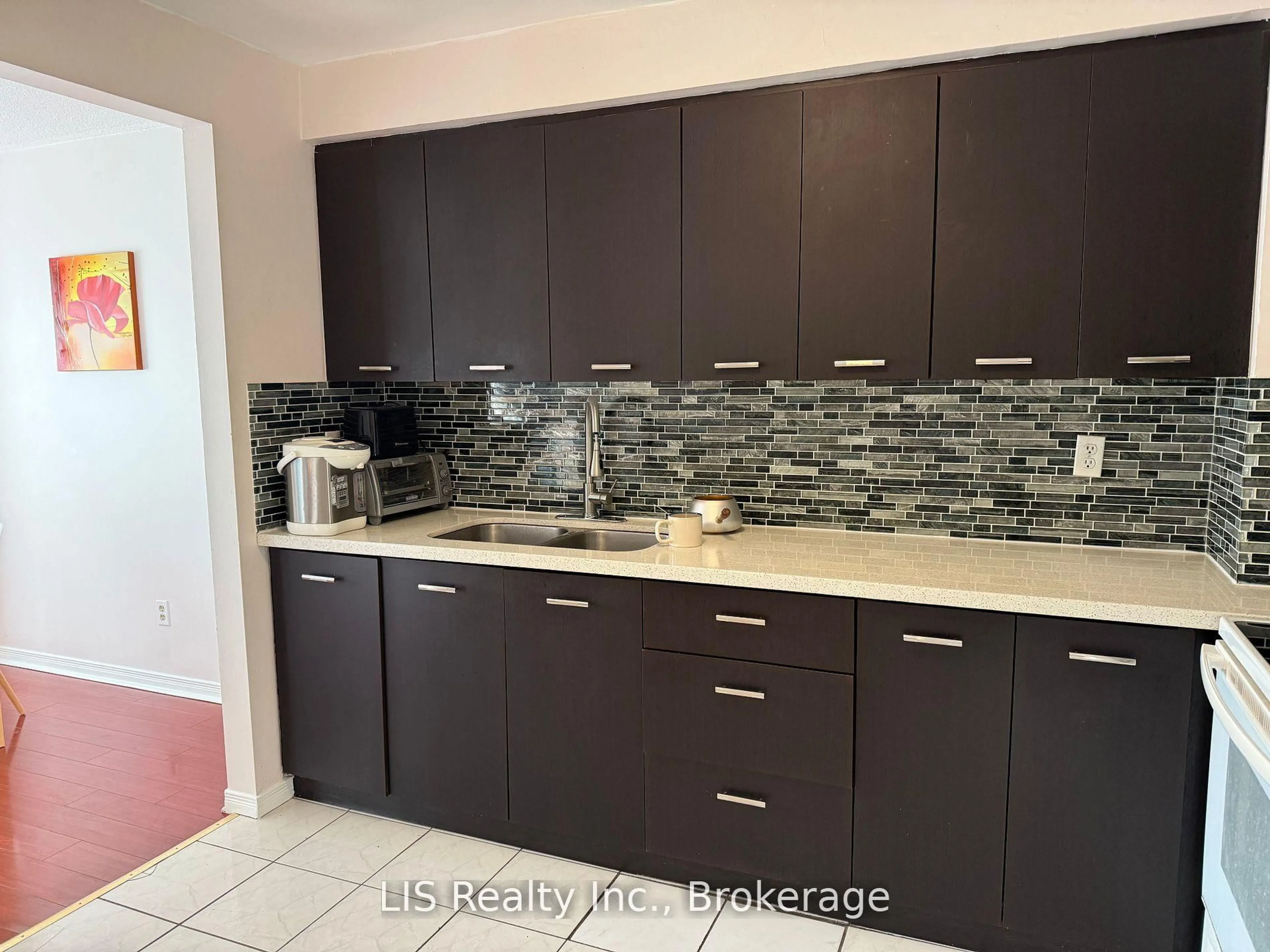 Standard kitchen, ceramic/tile floor for 24 Fundy Bay Blvd #26, Toronto Ontario M1W 3A4