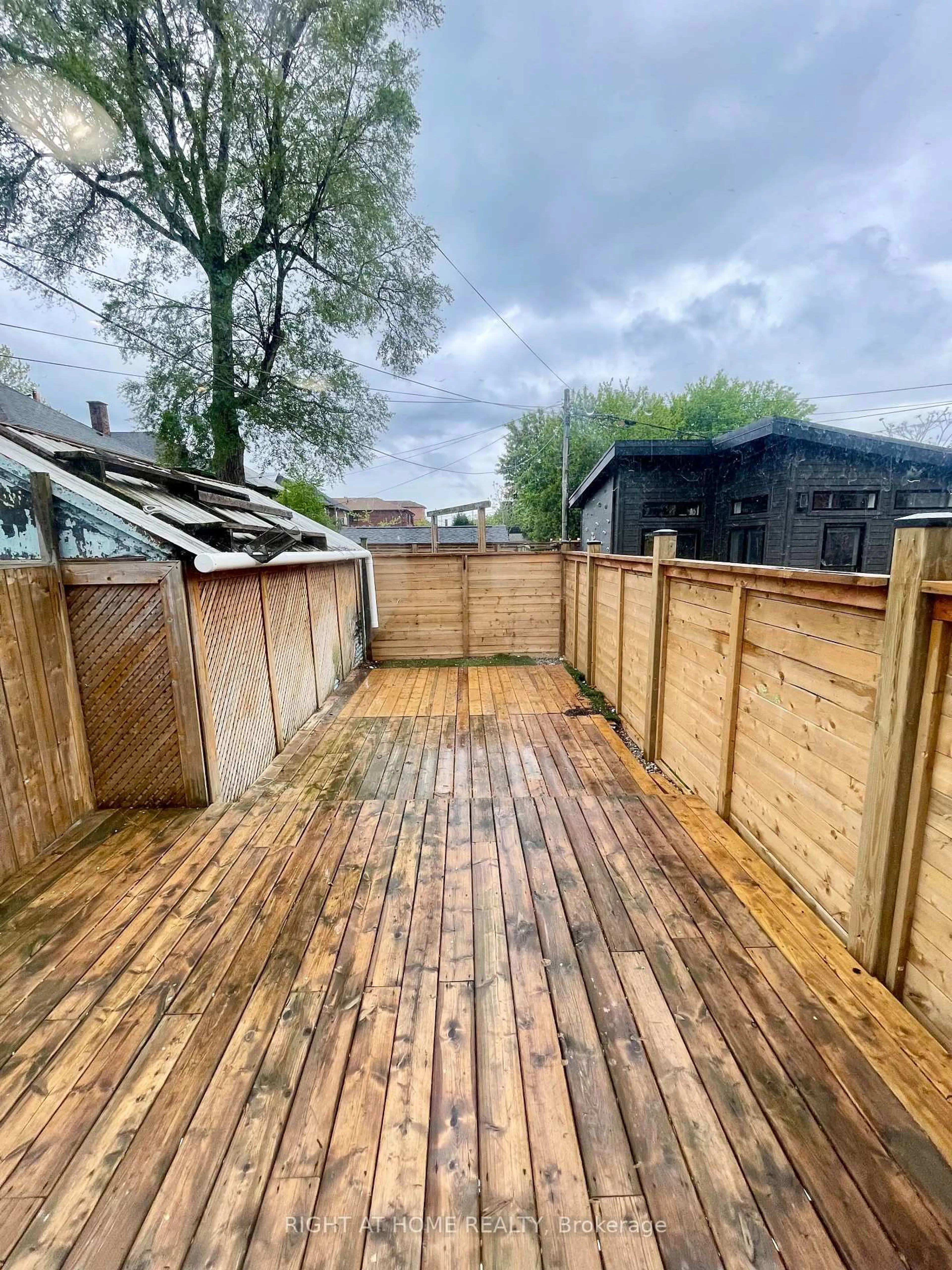 A pic from outside/outdoor area/front of a property/back of a property/a pic from drone, street for 34 Woodington Ave, Toronto Ontario M4C 3J3